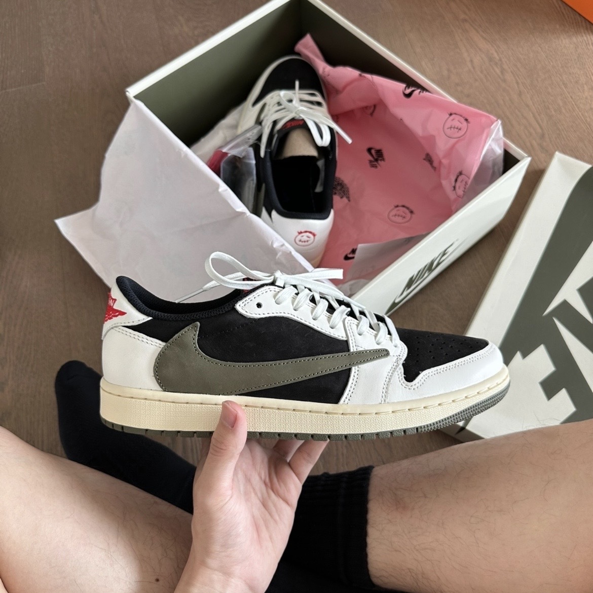 TRAVIS SCOTT X NIKE AIR JORDAN 1 橄欖綠 倒勾 DZ4137-106