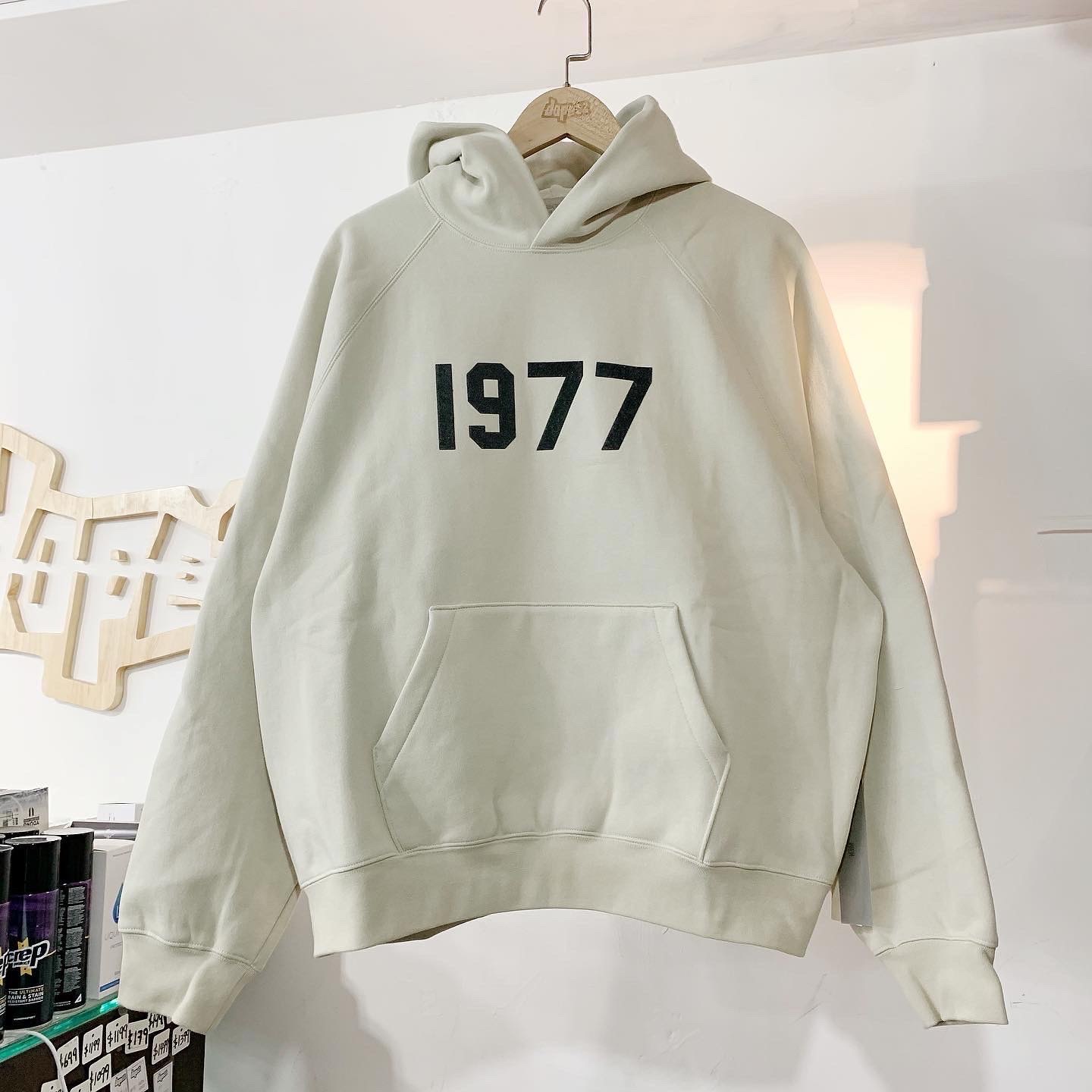 Fear of God Essentials 1977 Hoodie wheat 米白