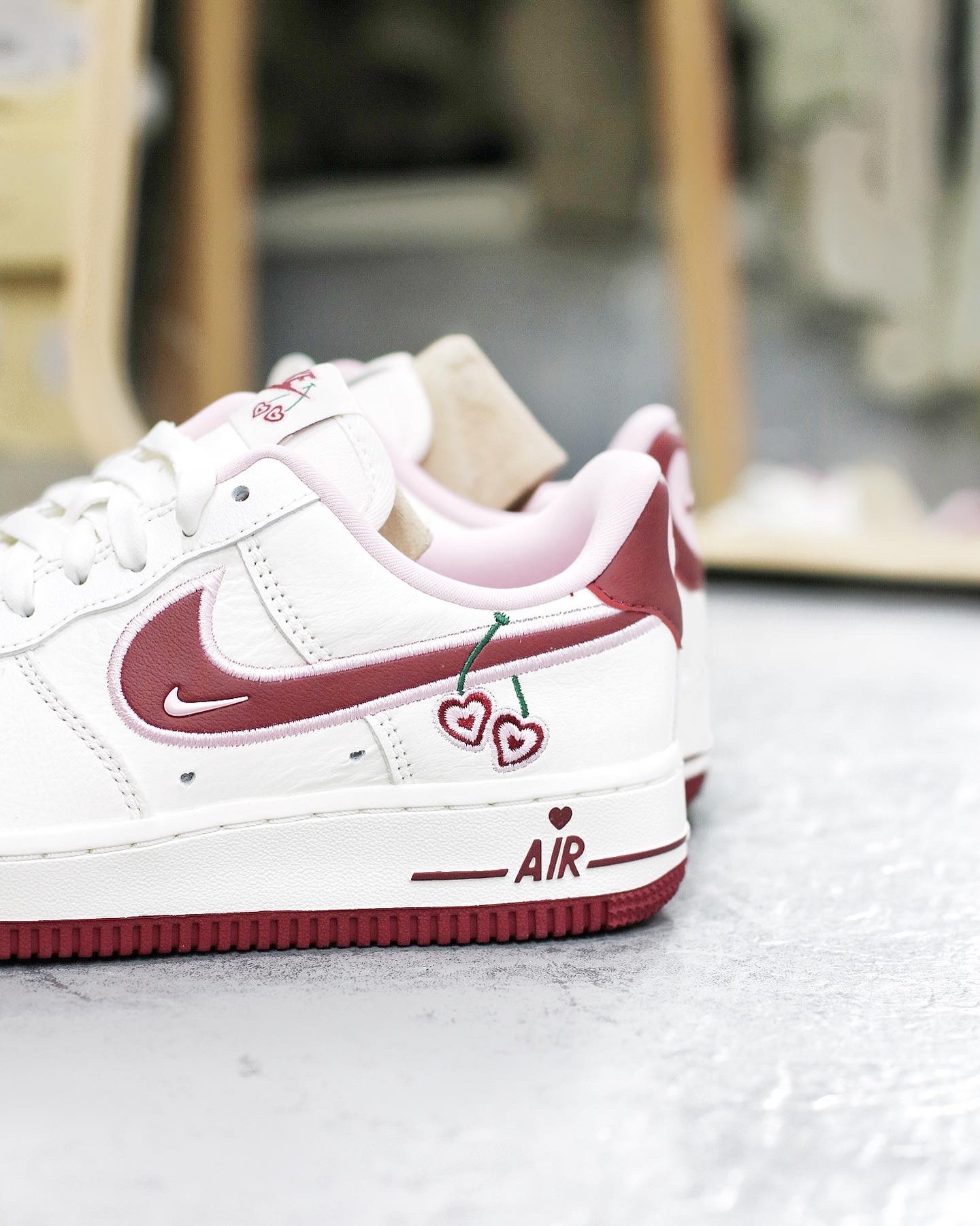 nike valentines day air forces