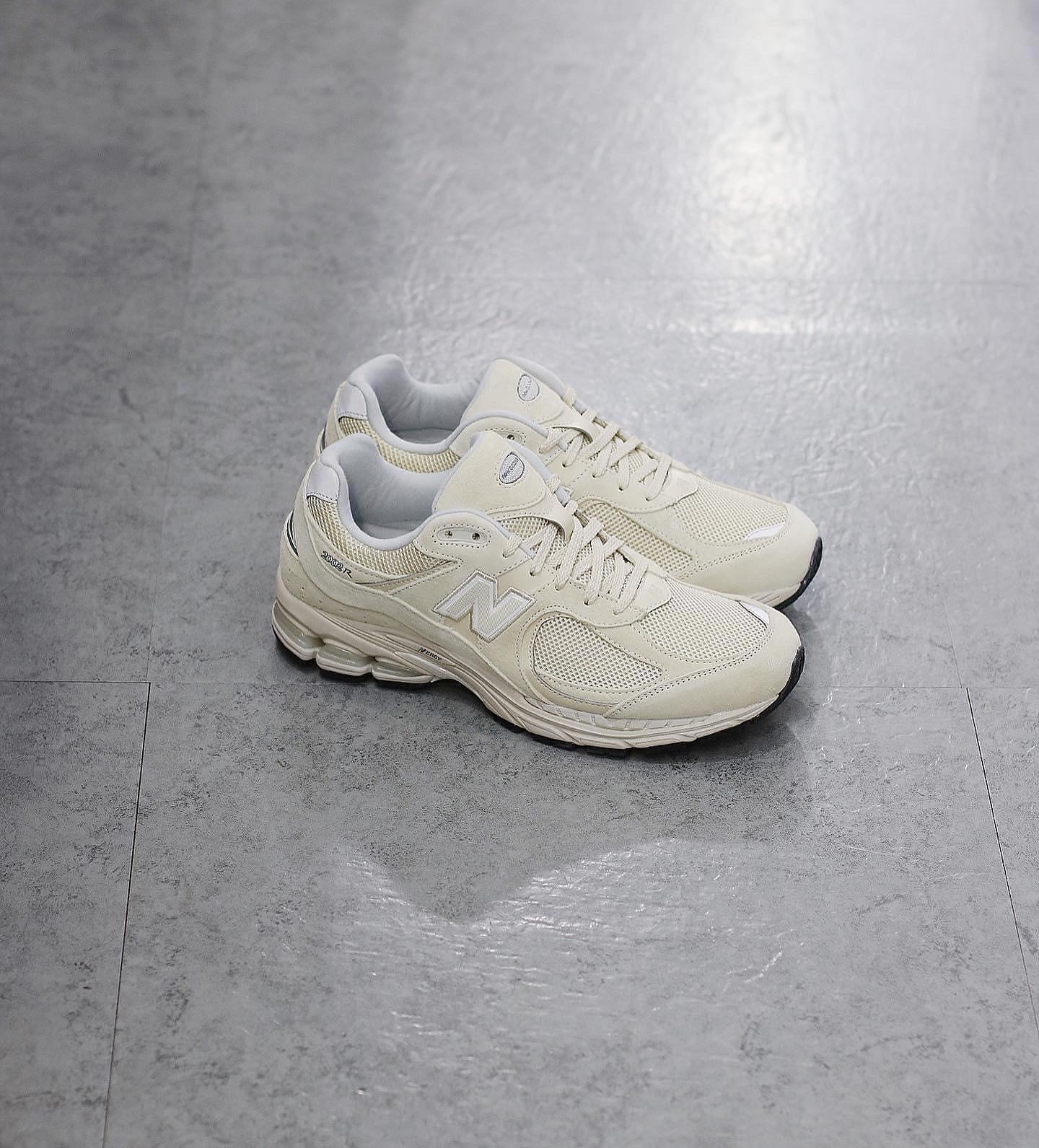 New Balance 2002R Bone Light Aluminum ML2002RE