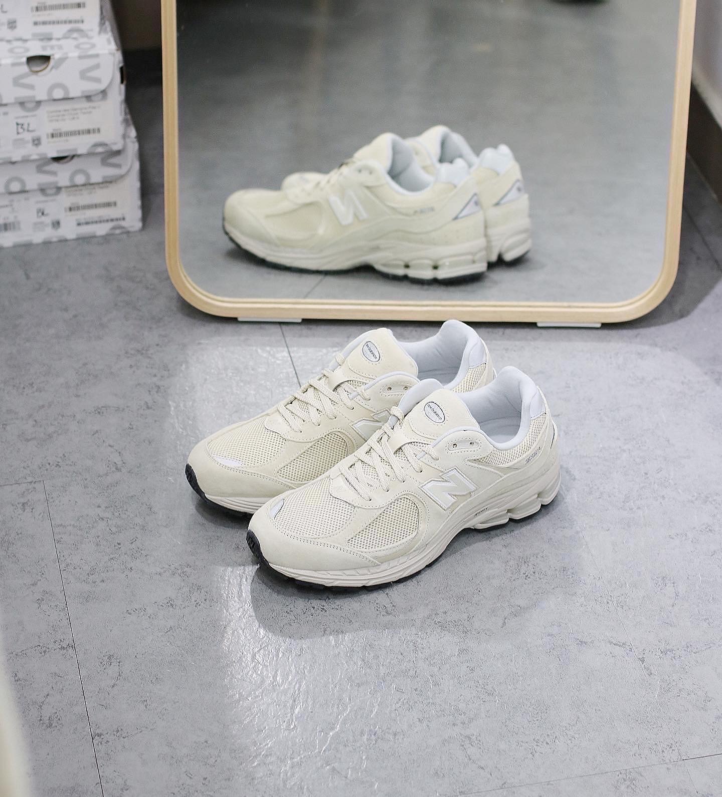 New Balance 2002R Bone Light Aluminum ML2002RE