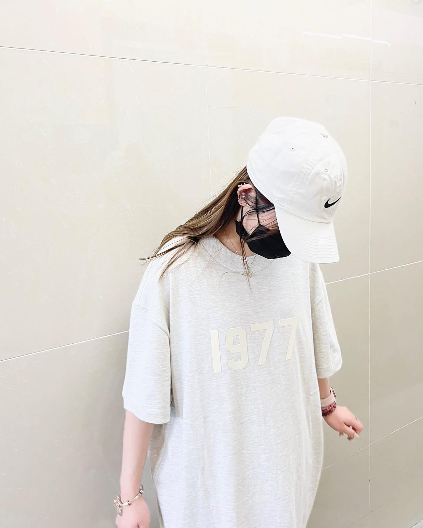 Fear Of God Essentials 1977 T-Shirt Dark Oatmeal Light Oatmeal