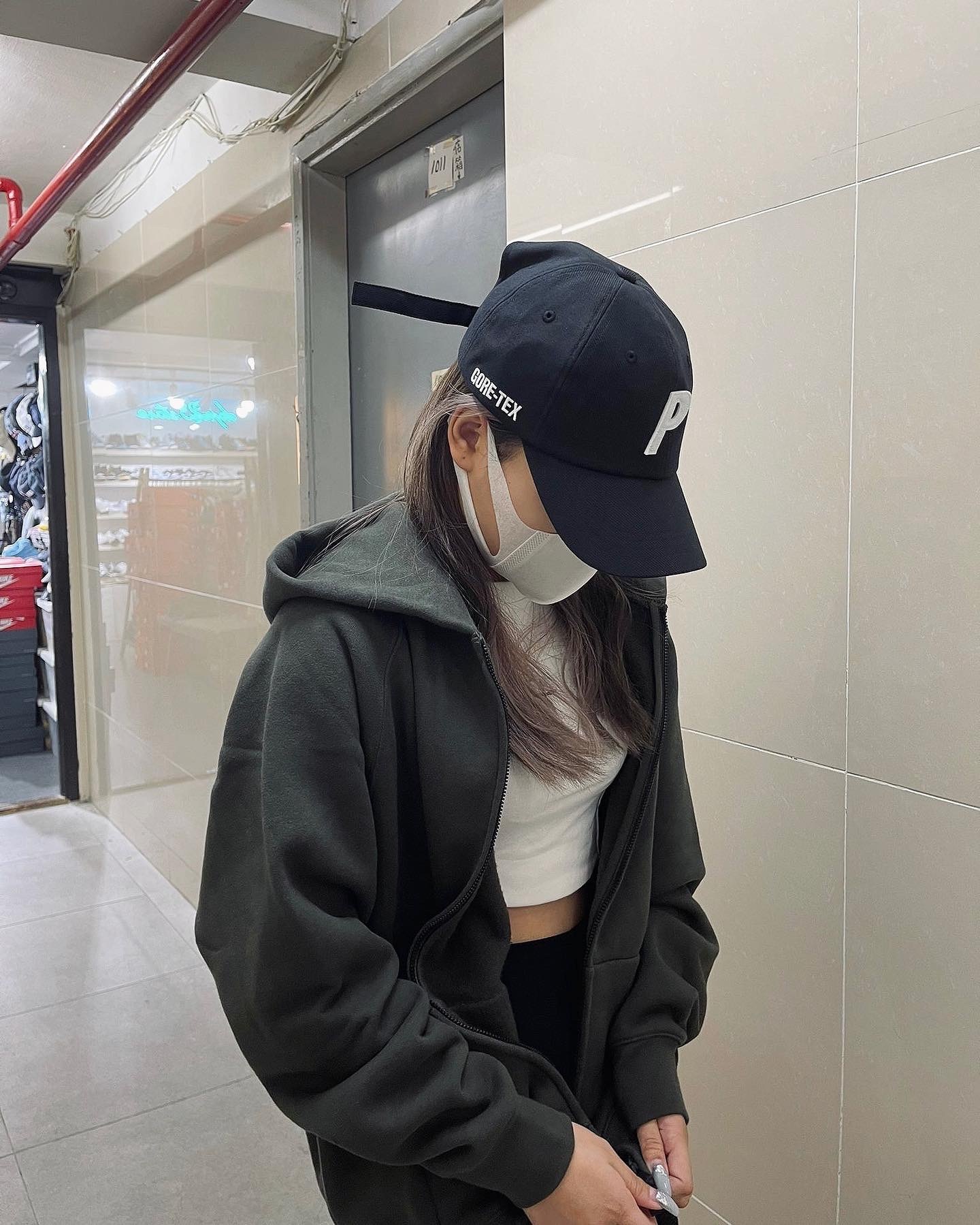 Fear Of God Essentials FW22 Kid Zip Hoodie 外套 OFF BLACK 洗水黑色