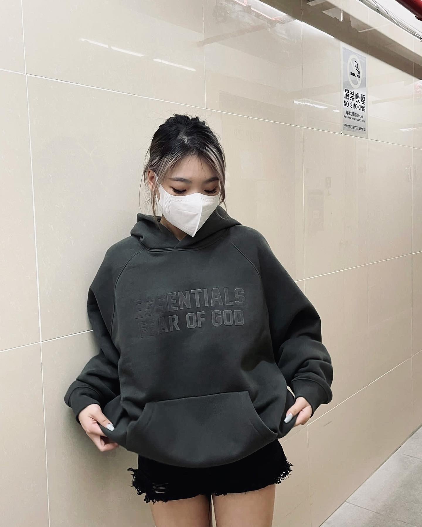 Fear Of God Essentials FW22 Hoodie Off Black 洗水黑色