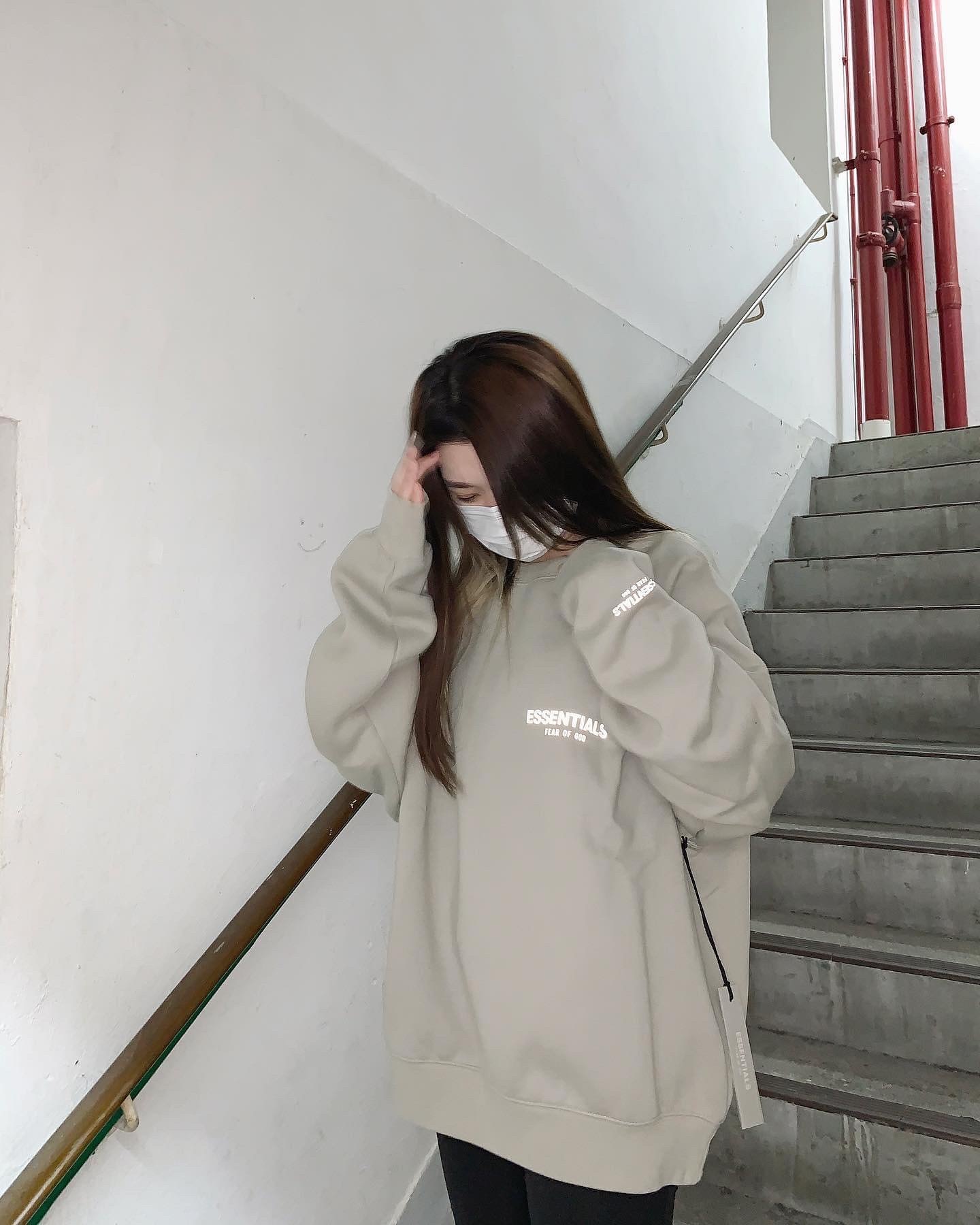 Fear Of God Essentials Core Collection Crewneck 反光LOGO Tan