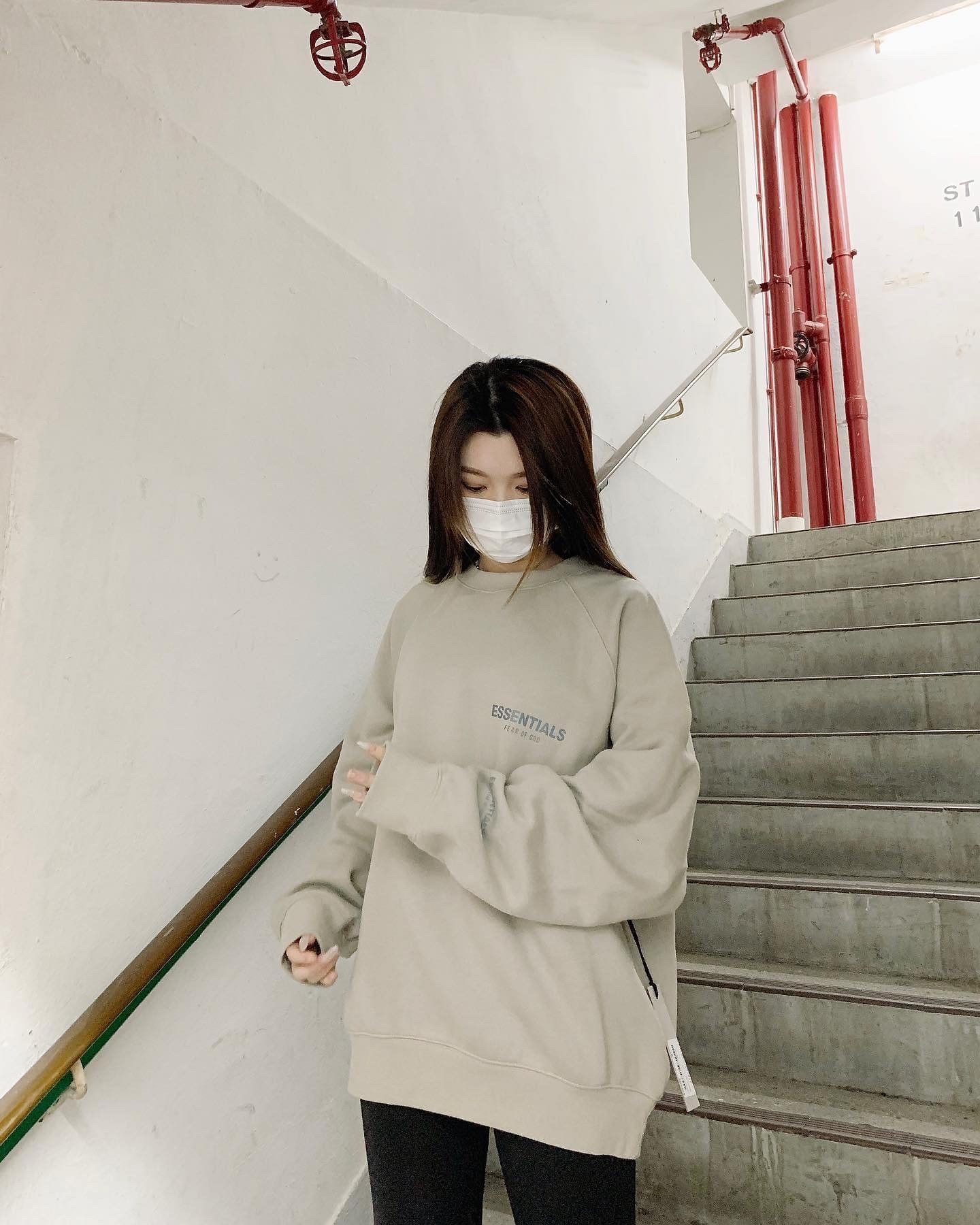 Fear Of God Essentials Core Collection Crewneck 反光LOGO Tan