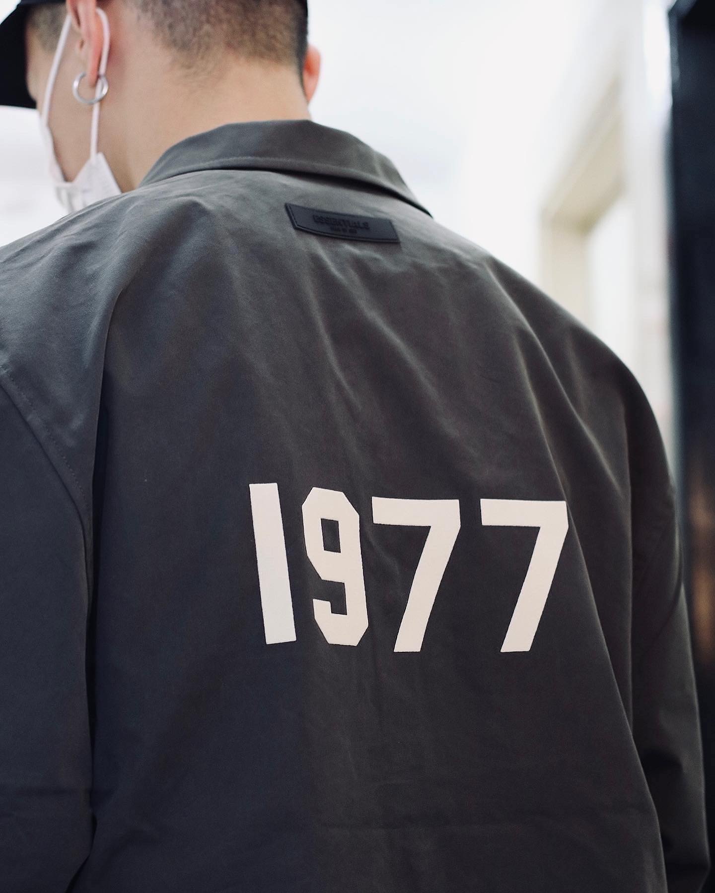 Fear Of God Essentials 1977 Coach Jacket Iron 洗水黑