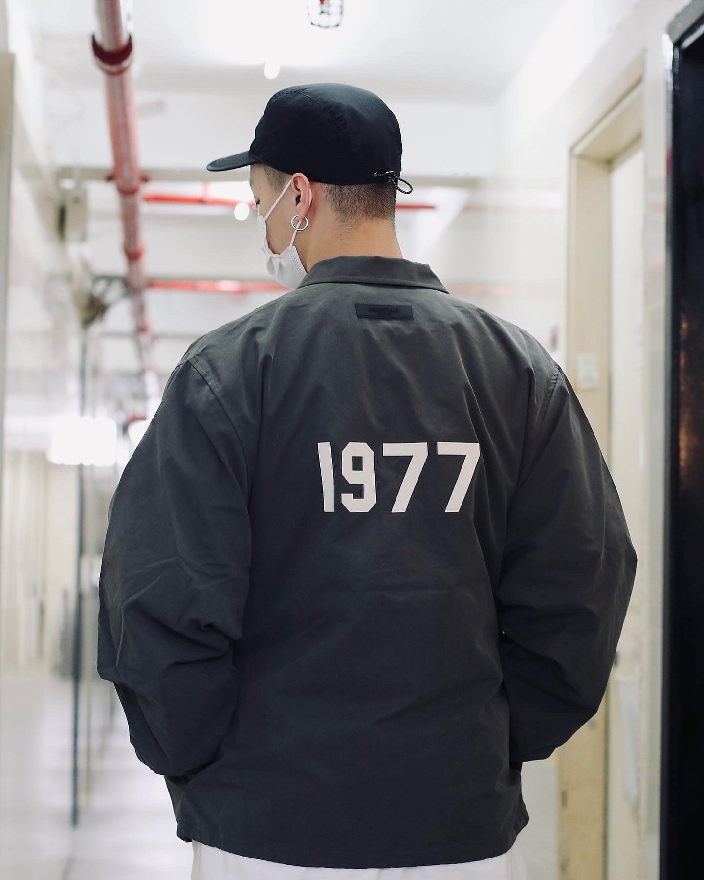 Fear Of God Essentials 1977 Coach Jacket Iron 洗水黑
