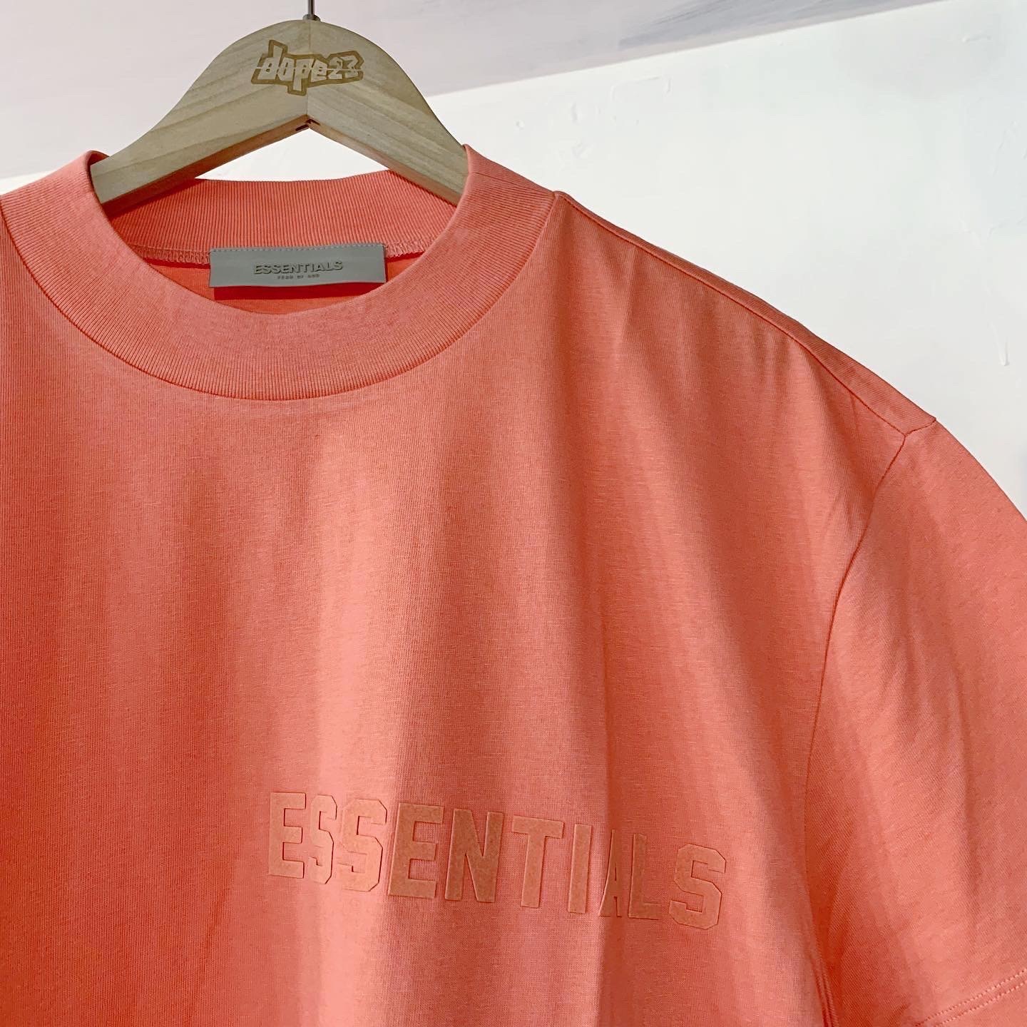 Fear Of God Essentials FW22 T-Shirt Coral 珊瑚