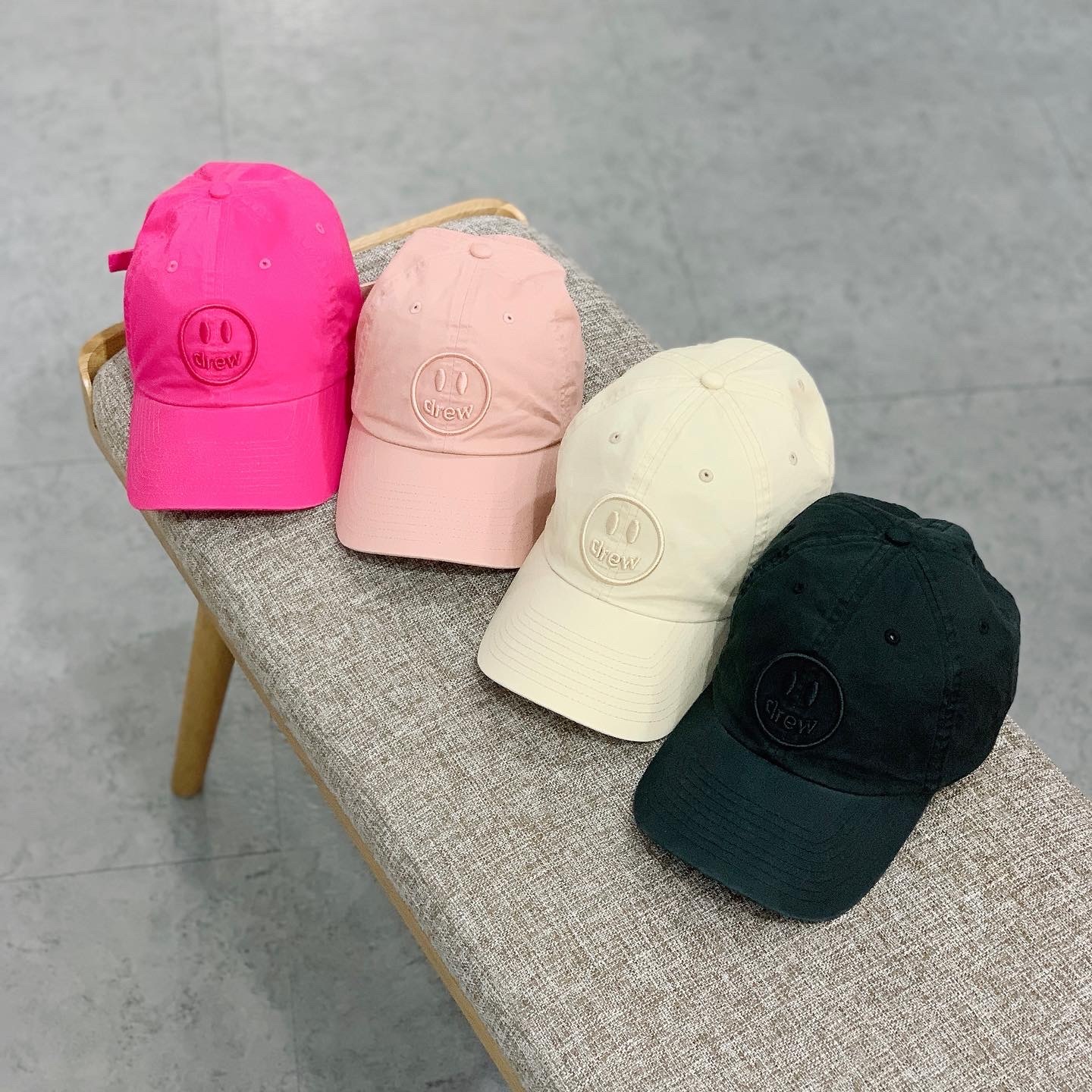 Drew House Mascot Dad Cap  ONE SIZE 後面可調節 Biscotti(米白)/Black/Magenta