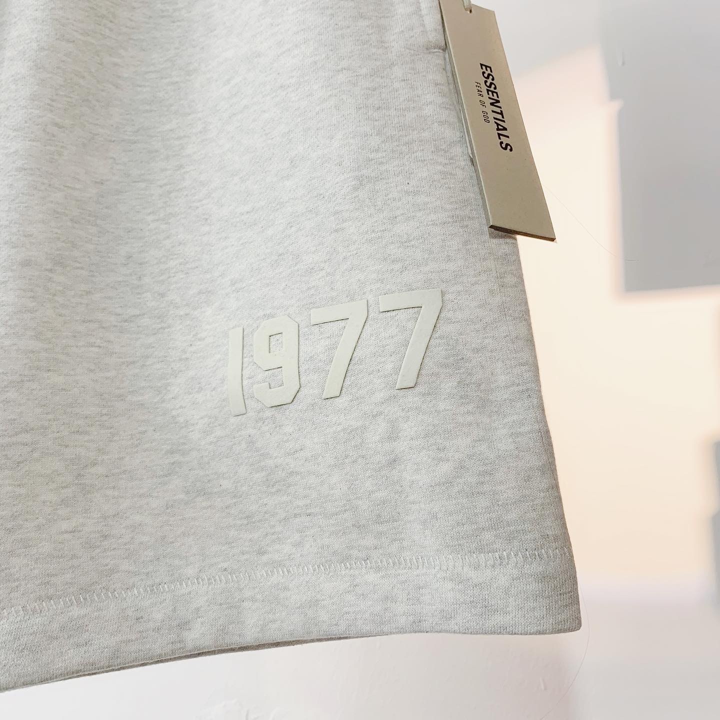 Fear of God Essentials Shorts light Oatmeal 1977