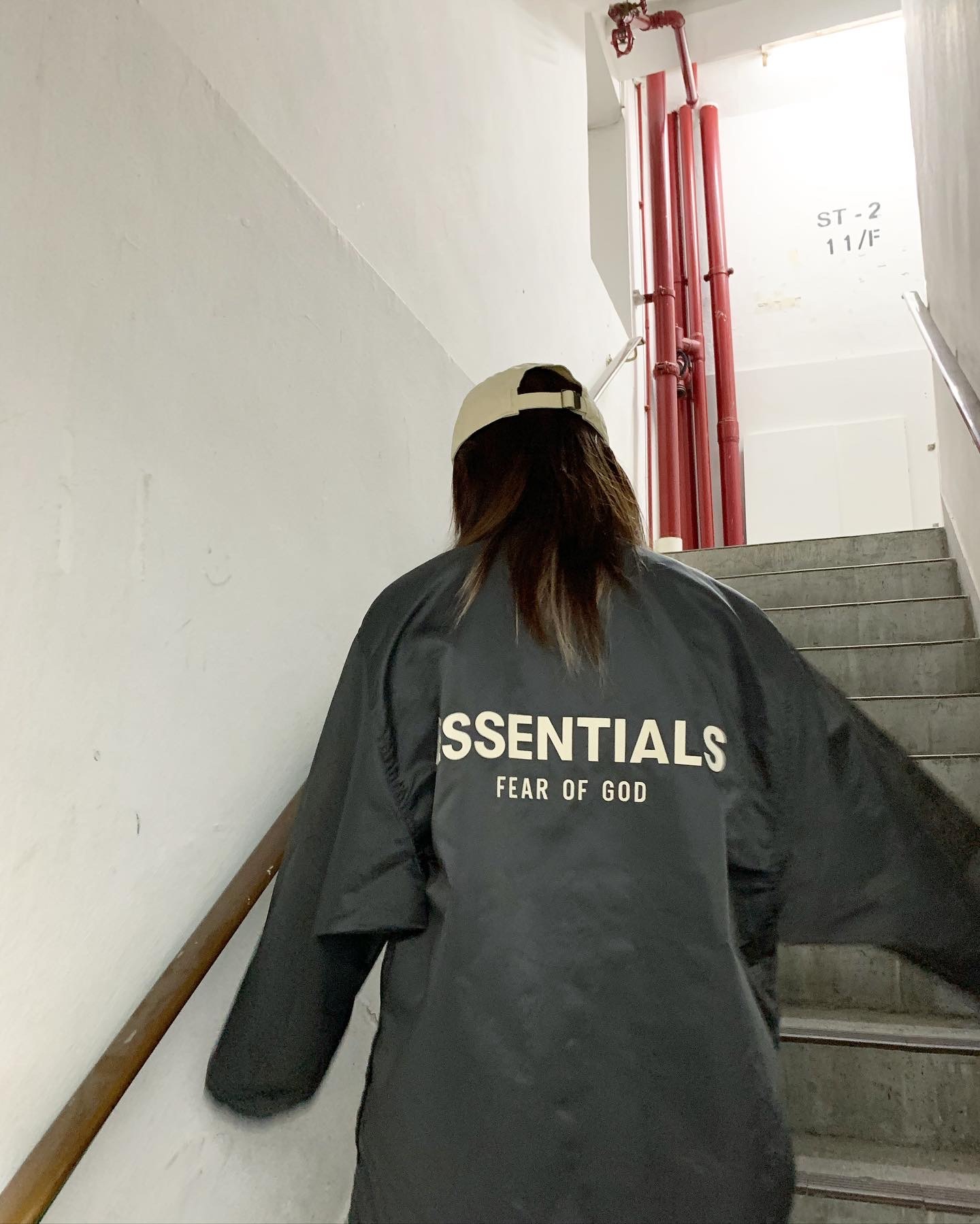 Fear Of God Essentials Coach Jacket 2022 Iron 洗水黑