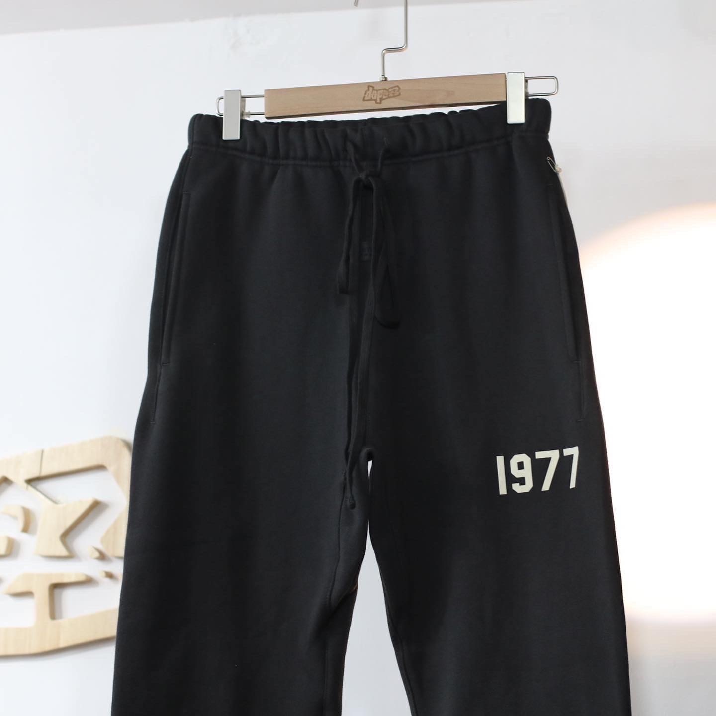 Fear Of God Essentials 1977 Sweatpants Iron（Black洗水黑色）