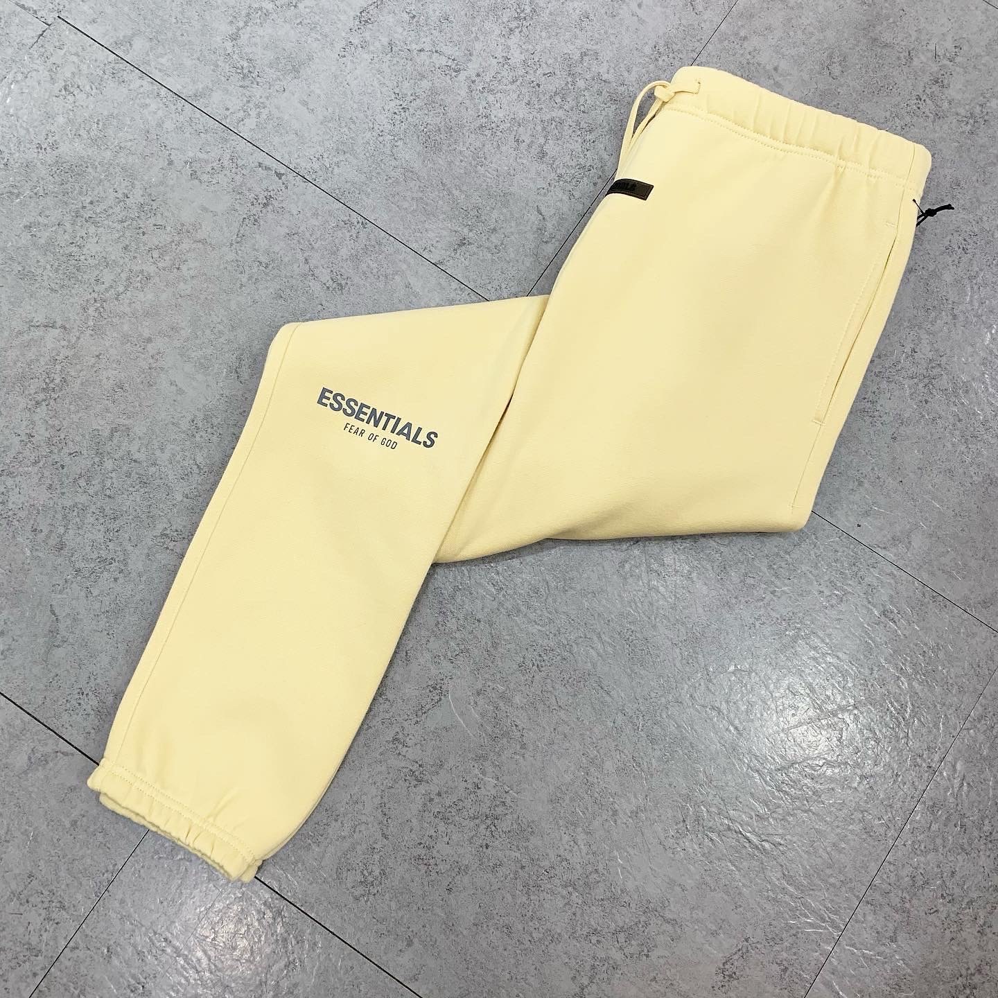 Fear Of God Essentials Core Collection Sweatpants Garden Glov 米黃色反光長褲