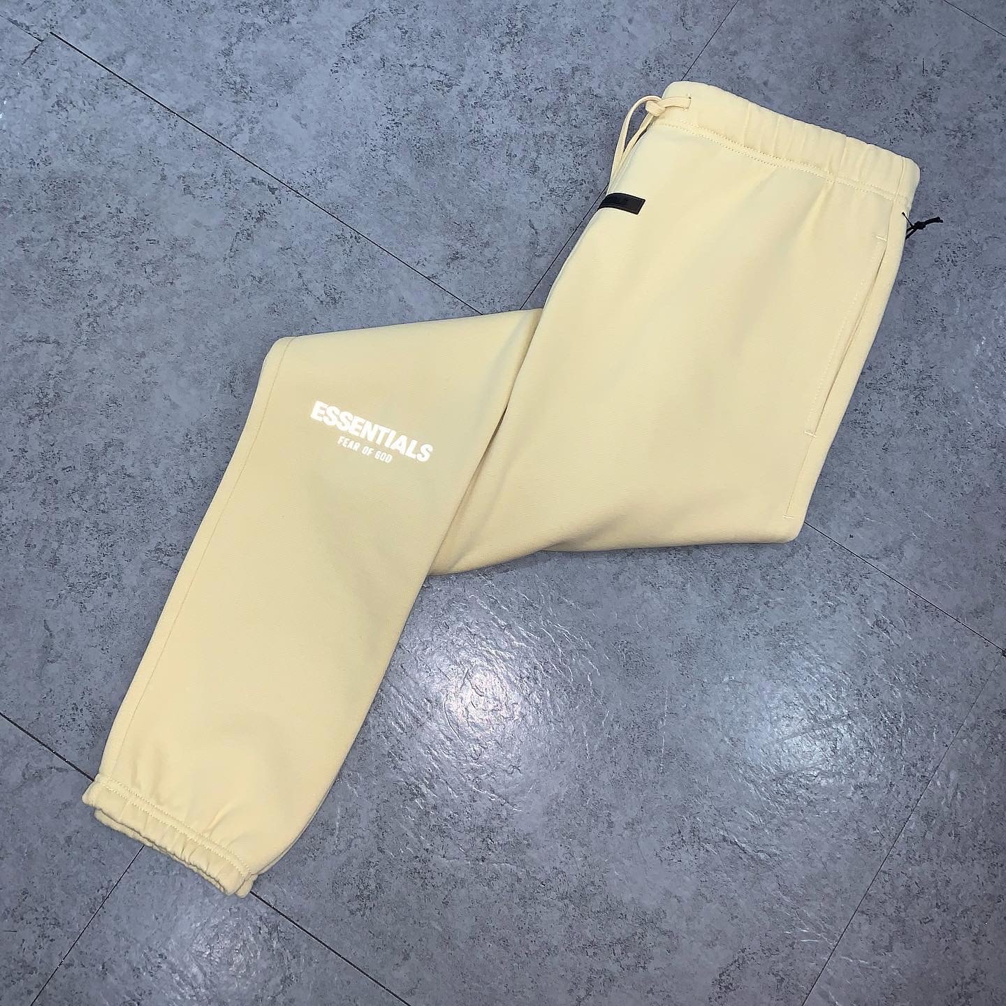 Fear Of God Essentials Core Collection Sweatpants Garden Glov 米黃色反光長褲