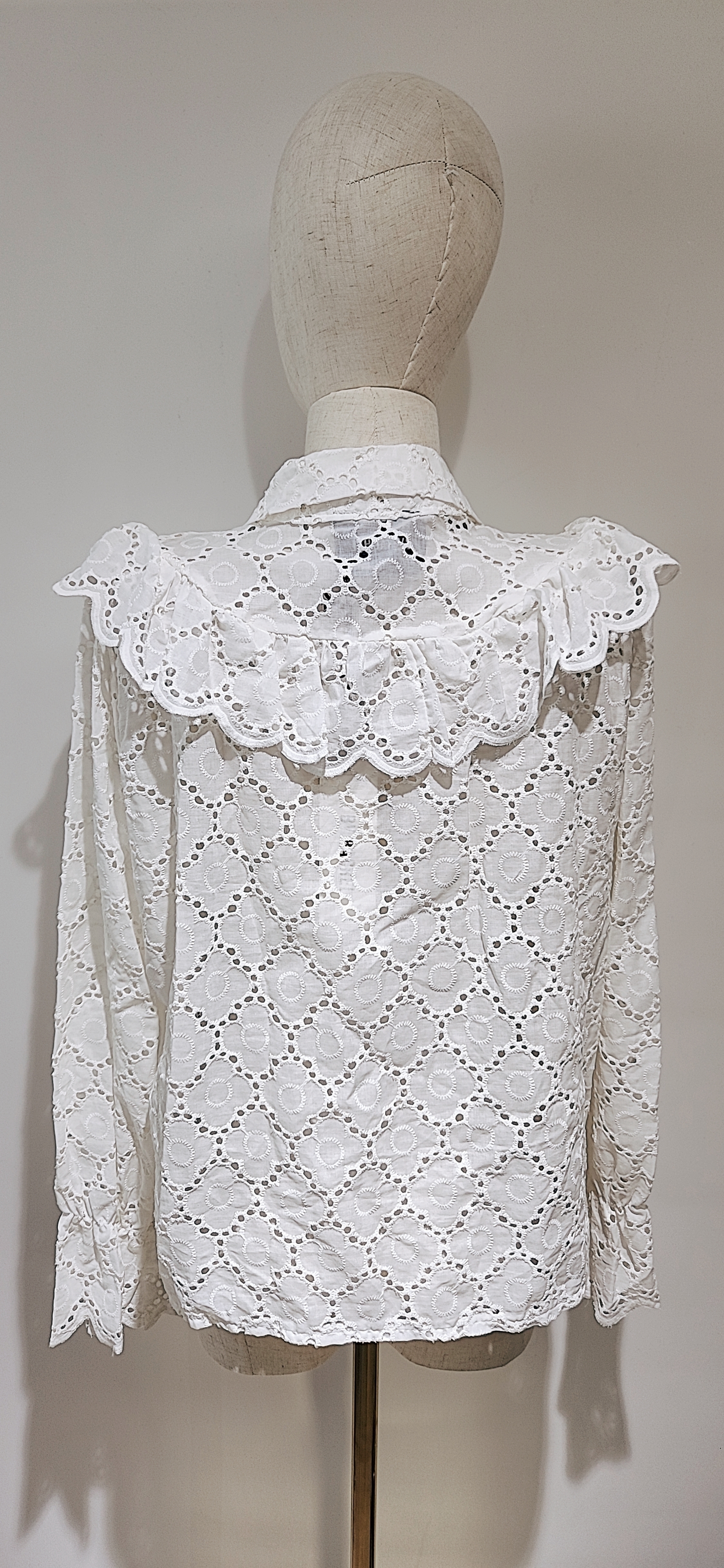 By Rachel 白色通花荷葉邊恤 23030301010007-T