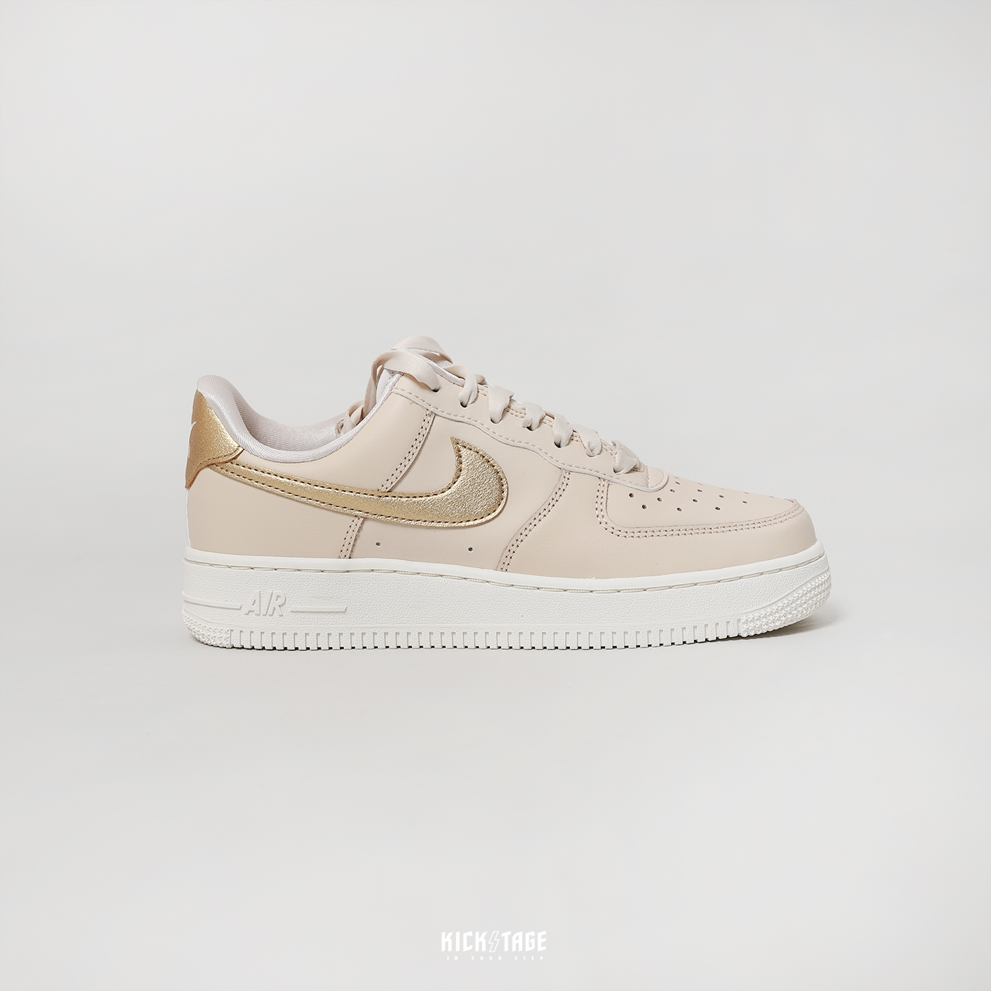 女鞋NIKE AIR FORCE 1 Gold Swoosh 奶茶金勾低筒休閒鞋 