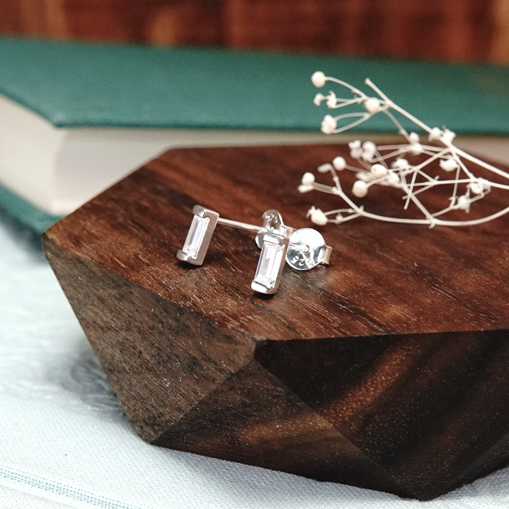 點亮生活的一抹微光 長方小鑽 925純銀 針式耳環