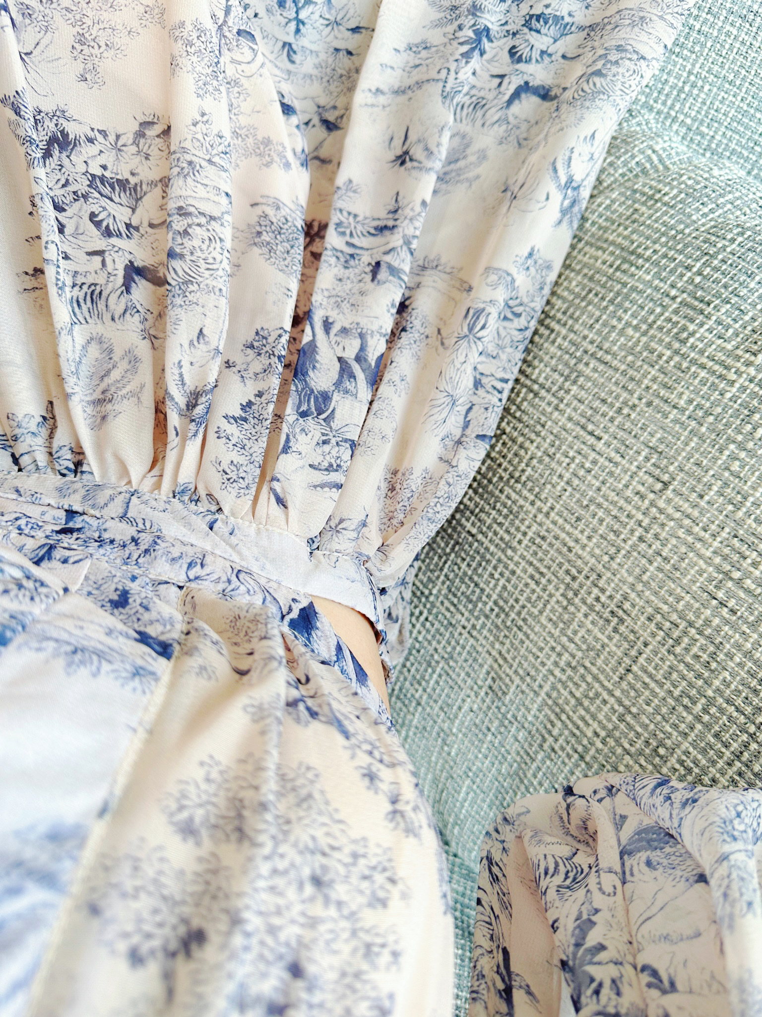 Cutout Print Bishop Sleeve Maxi Dress_DS235L09