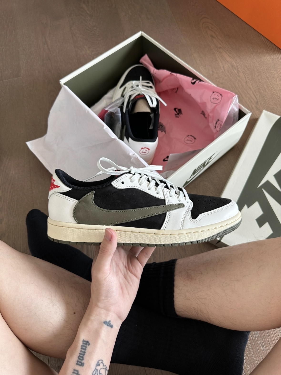 Travis Scott x Air Jordan 1 Low Olive 橄欖綠 倒鉤 (DZ4137106)