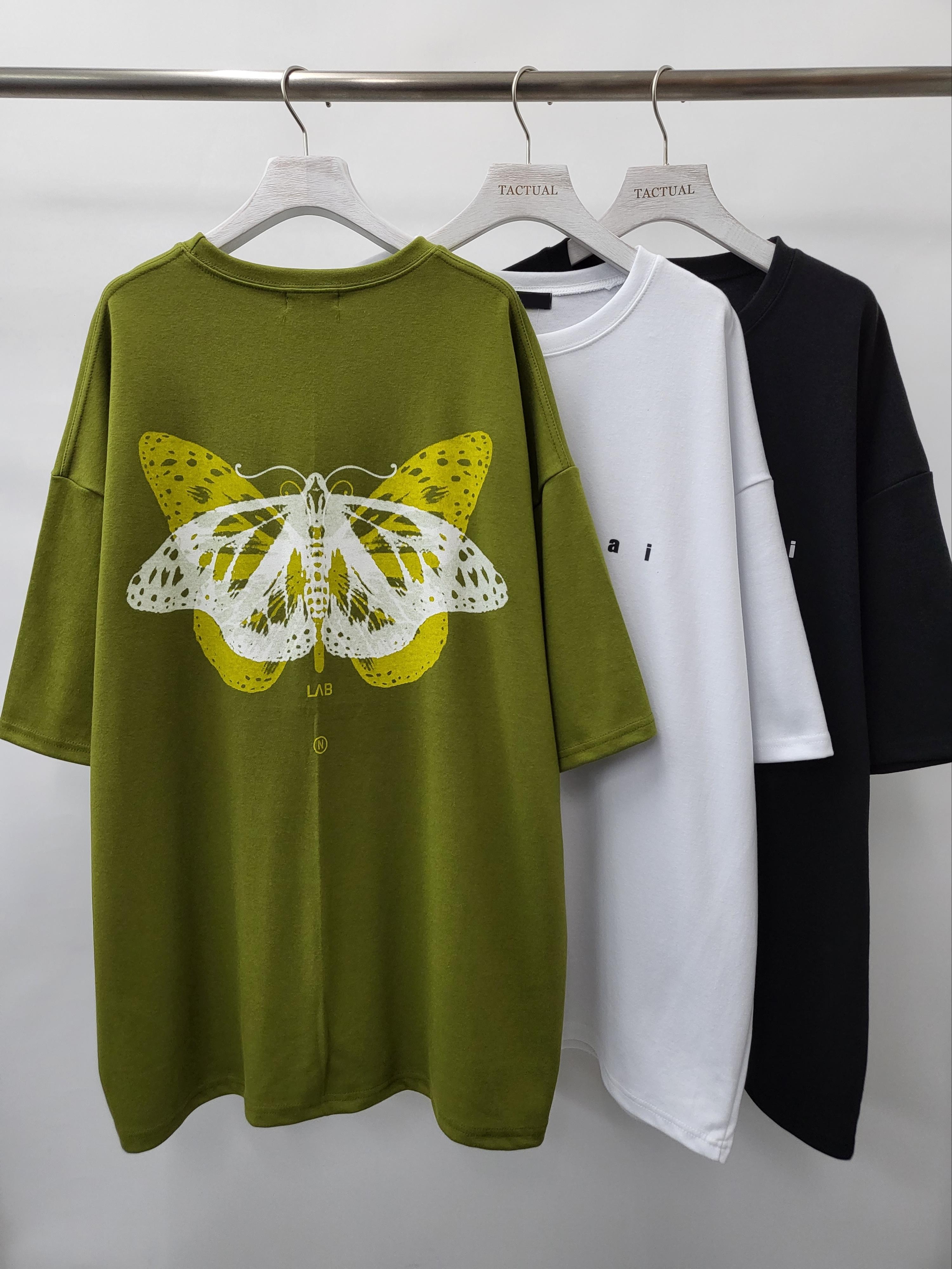 Oversize英文字蝴蝶圖案短袖Tee T4804