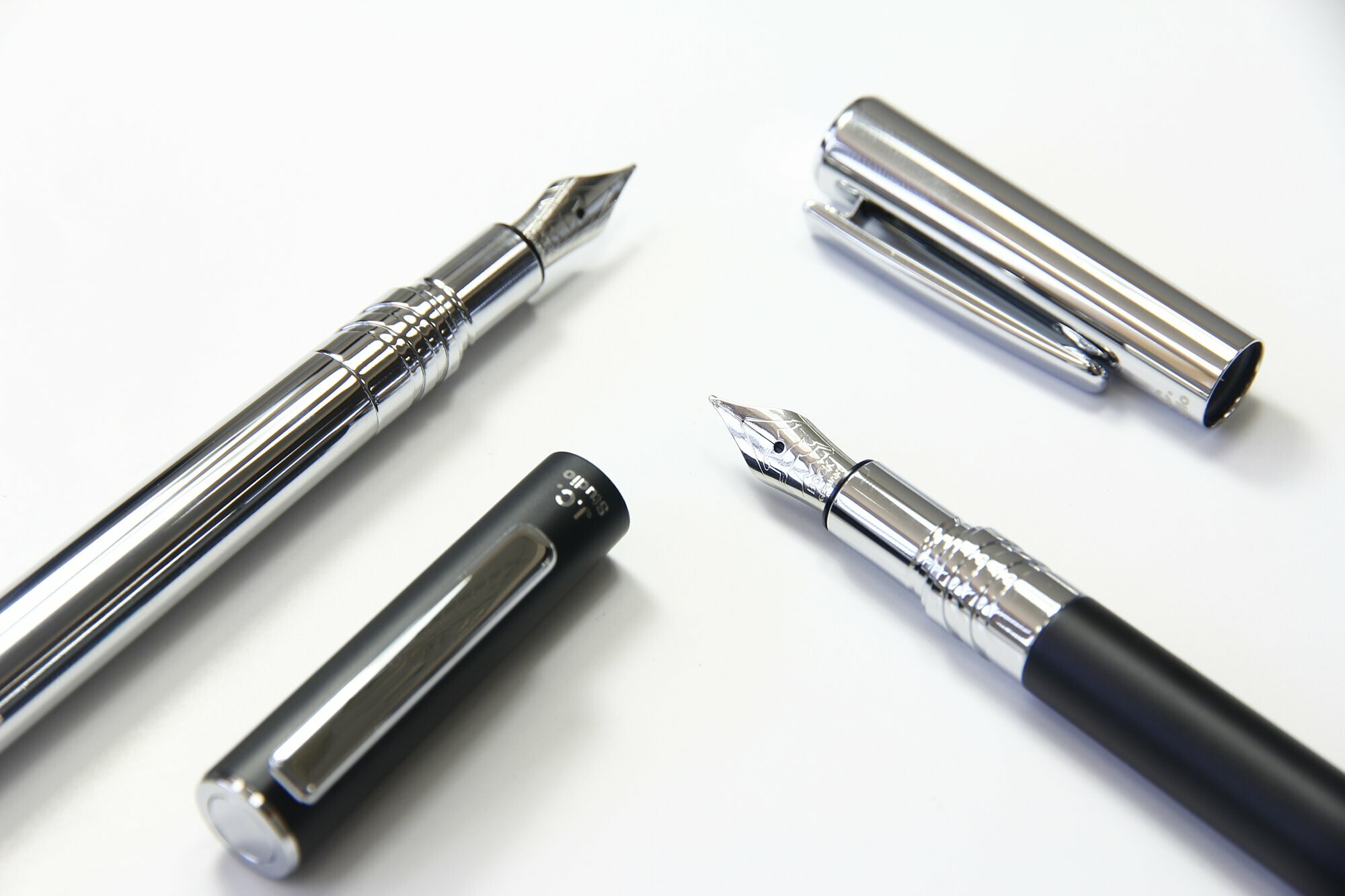 黑斧「玄鐵黑」 鑄銅 繆思女神鋼筆｜J.C. Studio