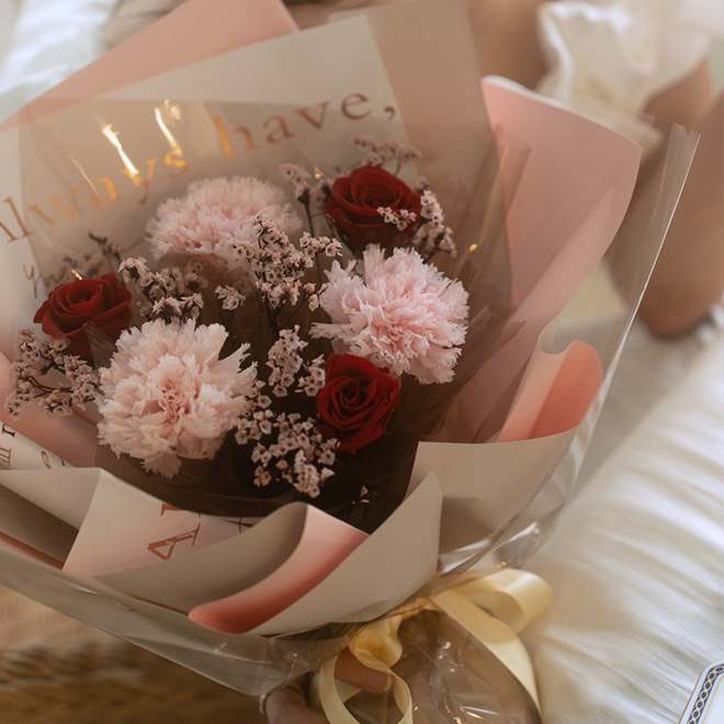 粉色永生康乃馨 簡約質感母親節花束