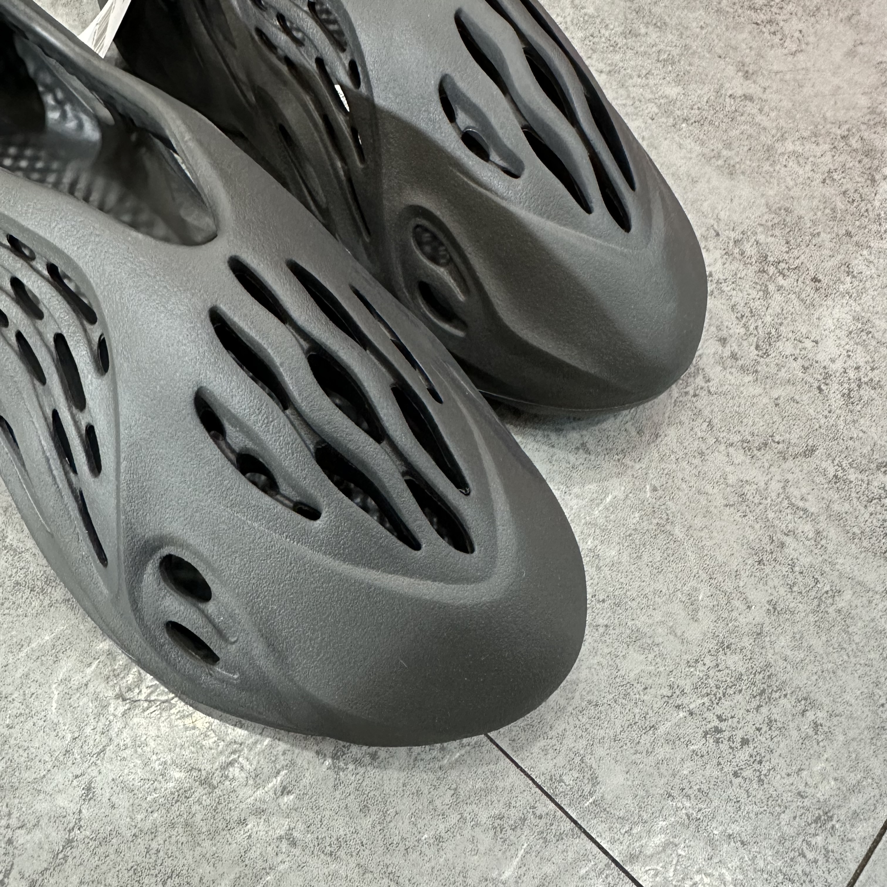 現貨 adidas Yeezy Foam RNR Onyx HP8739