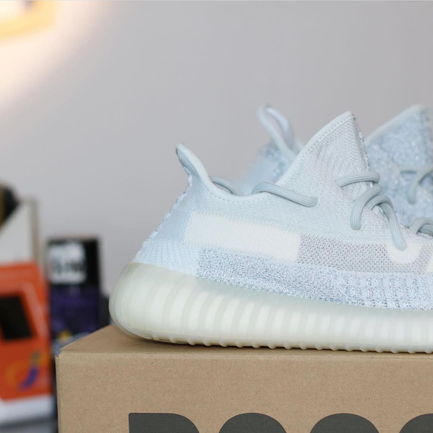 350 v2 cloud white