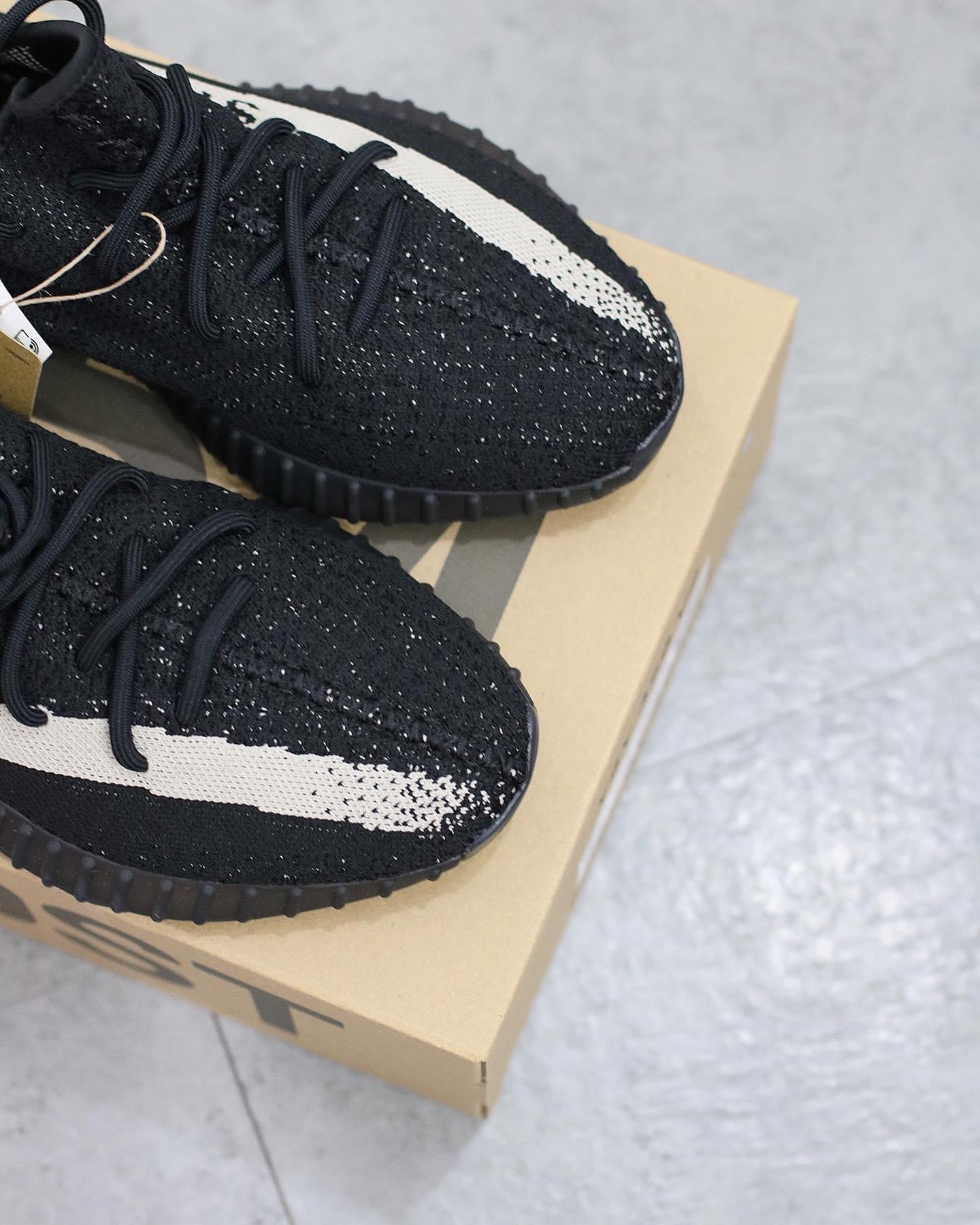 yeezy 350 v2 black white