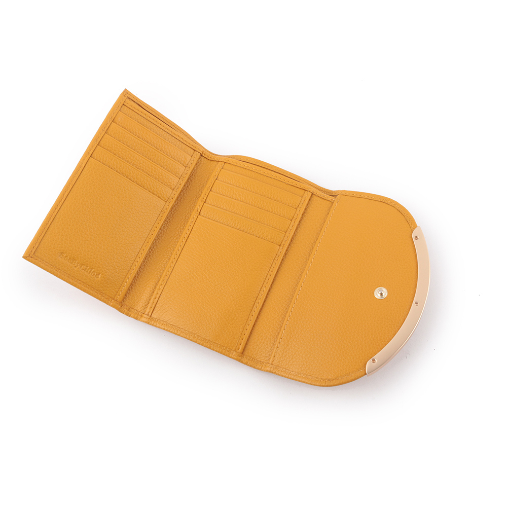 【SEE BY CHLOE】Lizzie 弧形標誌翻蓋牛皮中夾(金黃色)