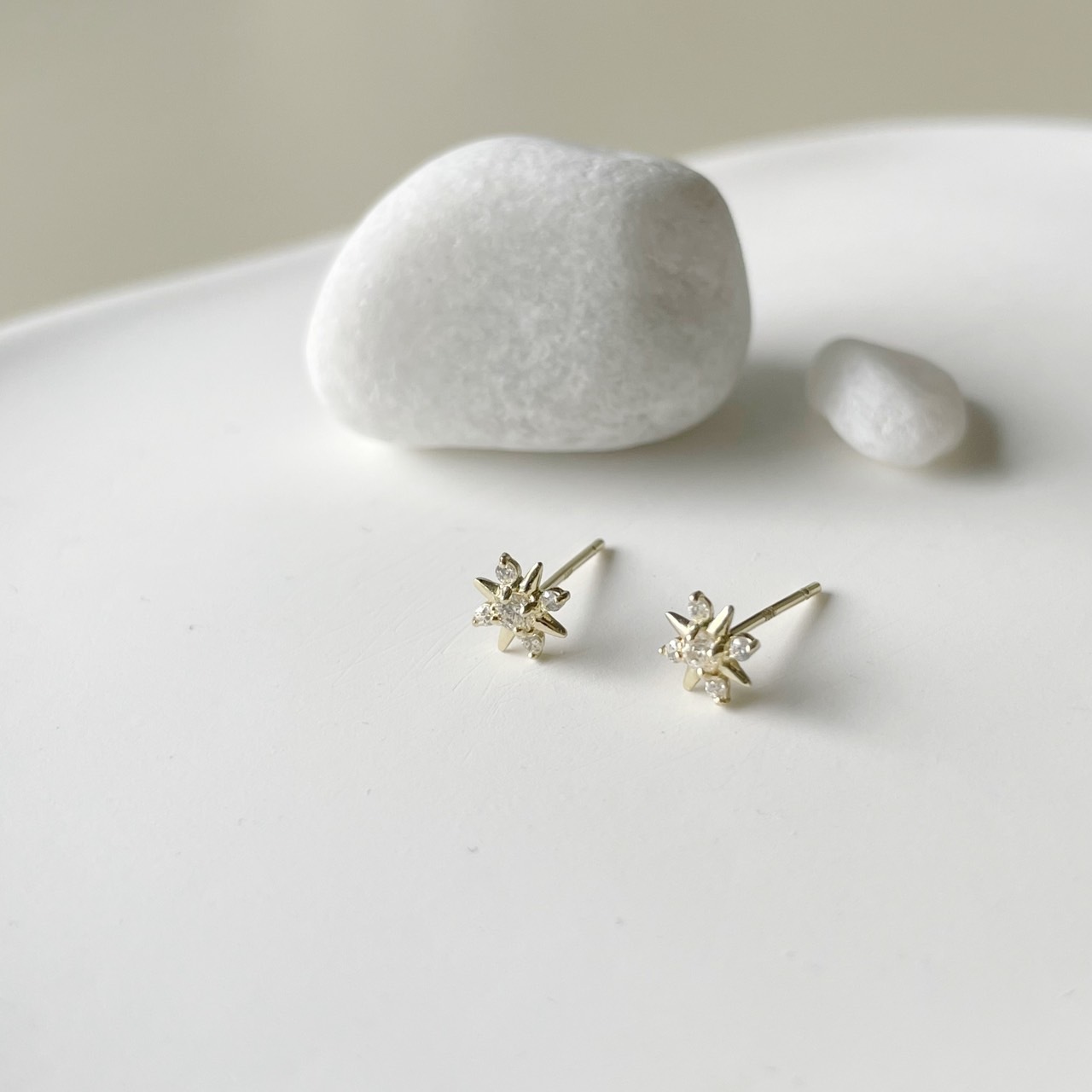 10k小星芒鋯石耳環