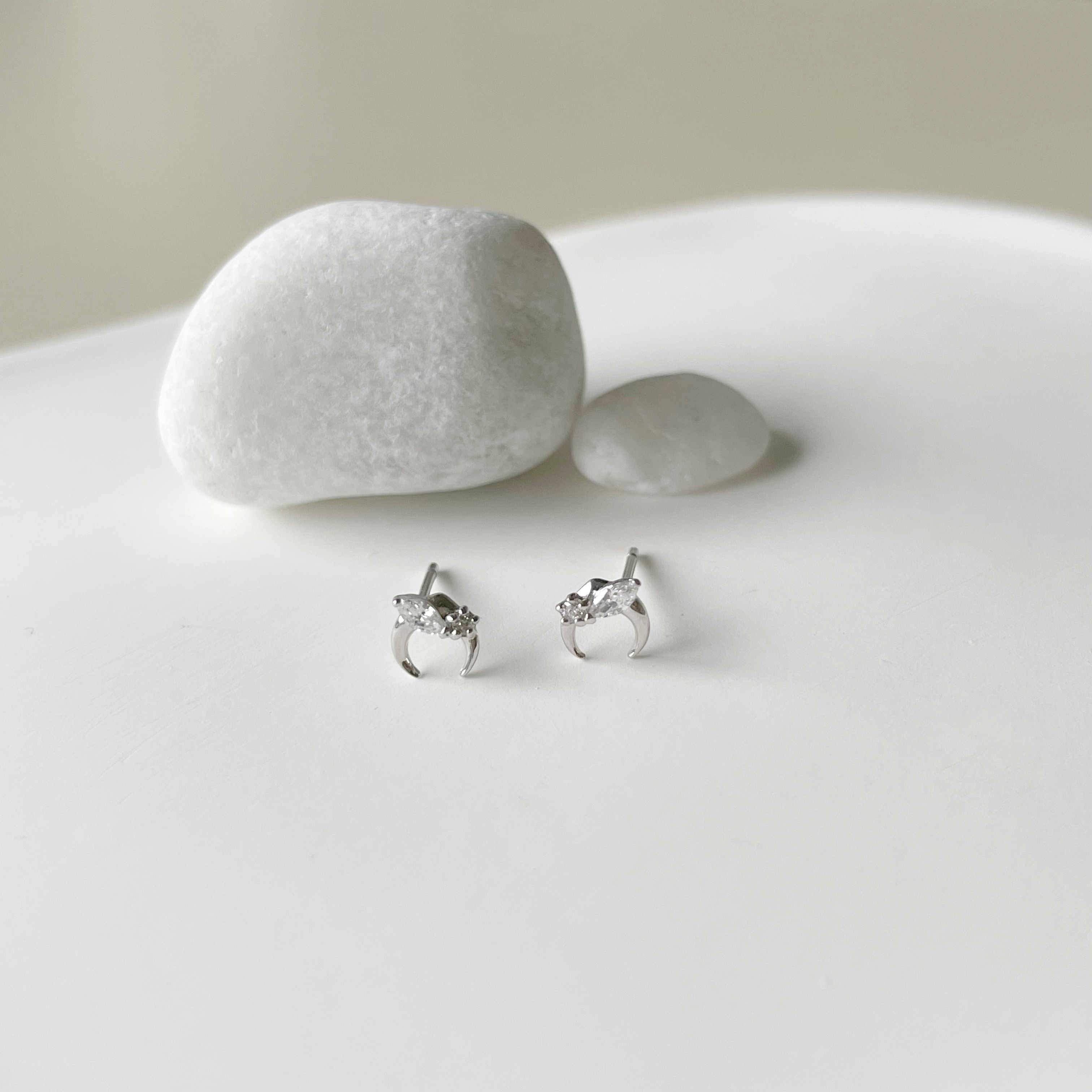 10k小牛角葉子鋯石耳環