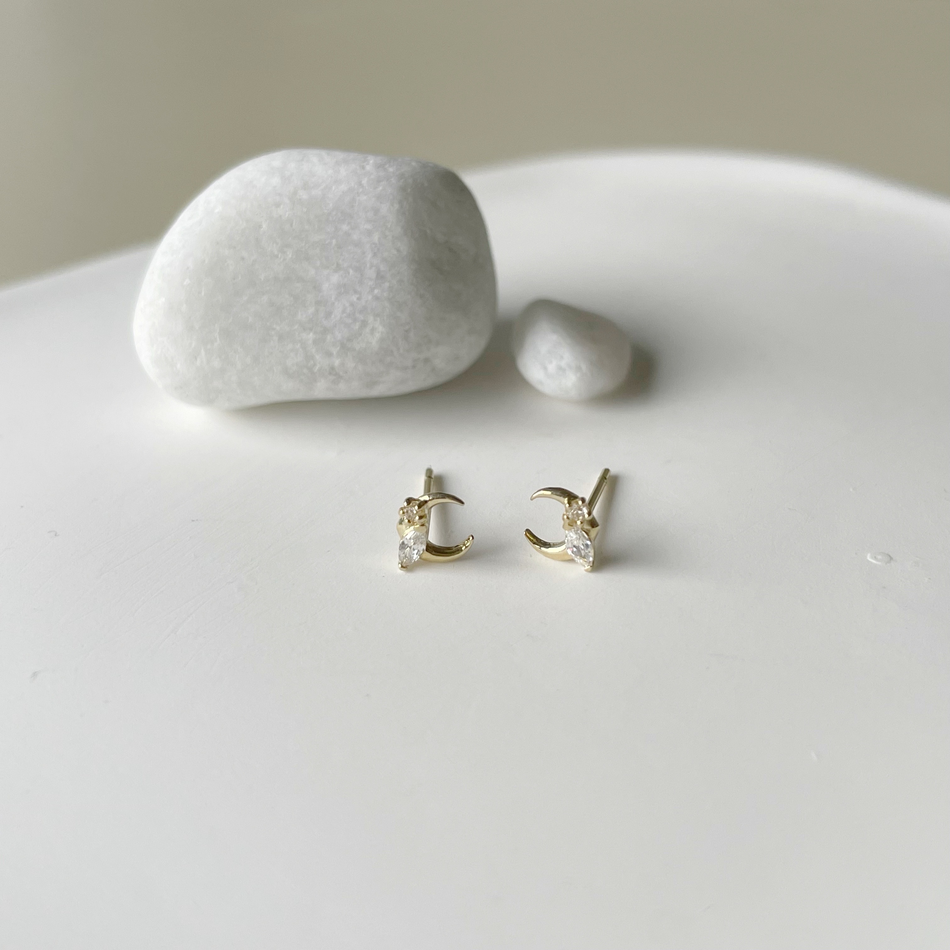 10k小牛角葉子鋯石耳環