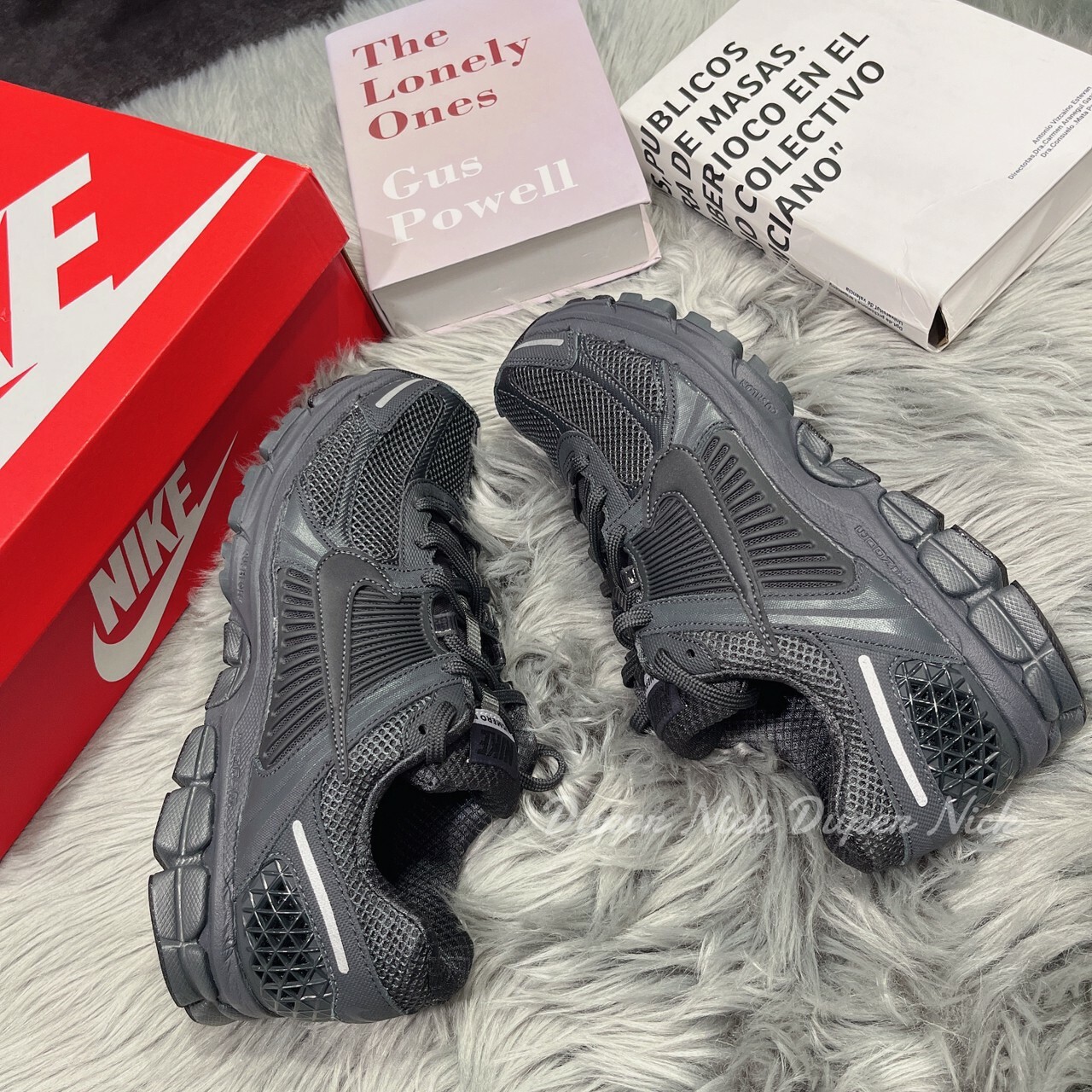 NIKE AIR ZOOM VOMERO 5 碳黑 男女生