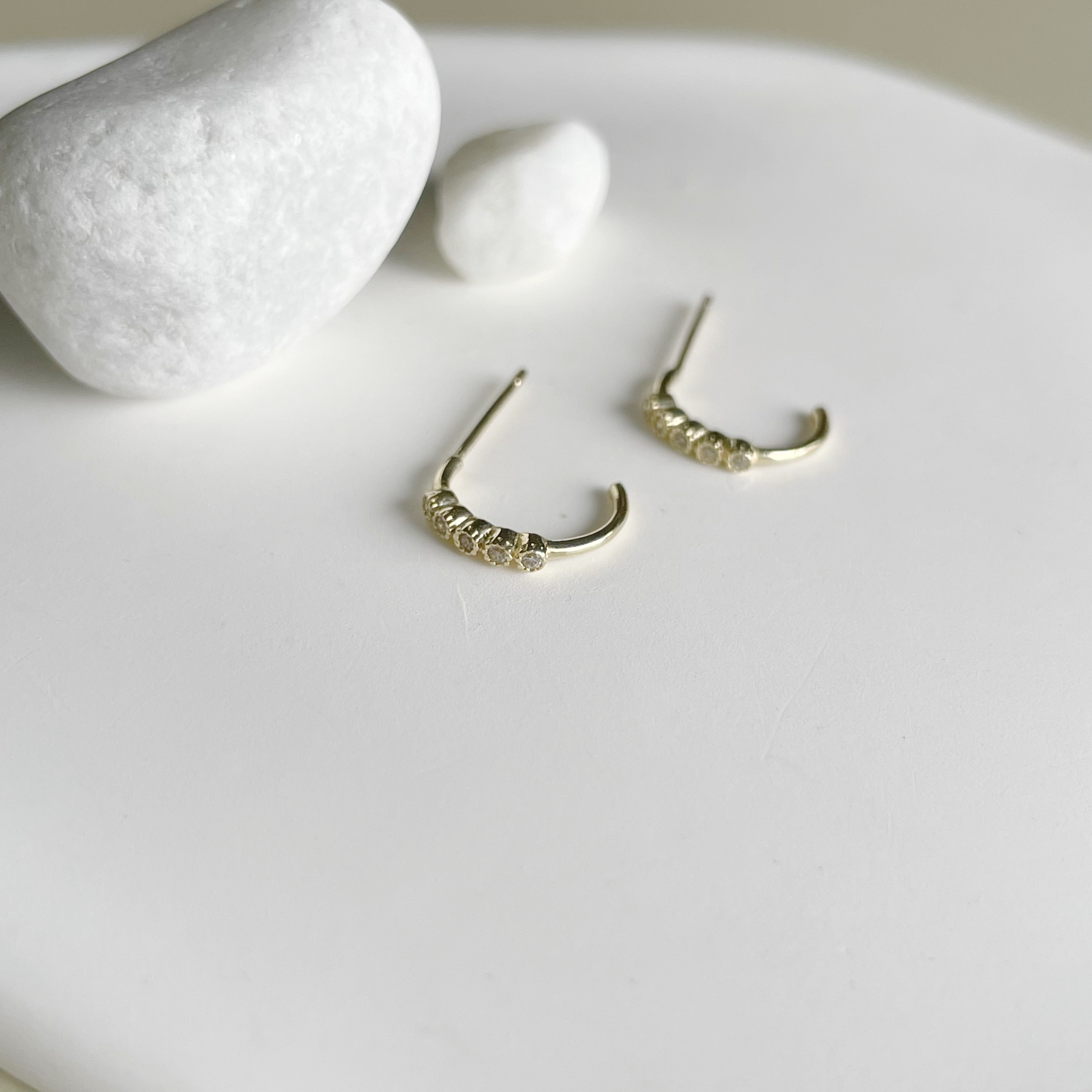 10k五顆小鋯石半圈式耳環