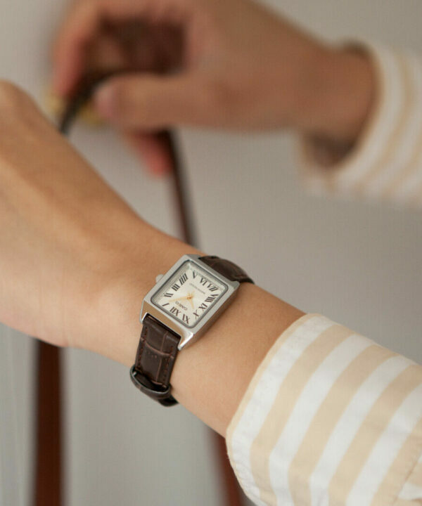 萬年鐘錶 - CASIO  簡單俐落羅馬字小巧方形皮革女錶 LTP-V007L-9B  錶徑22MM