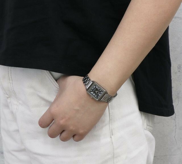 萬年鐘錶 - CASIO  簡單俐落羅馬字小巧方形不鏽鋼女錶 LTP-V007D-1B 錶徑22MM