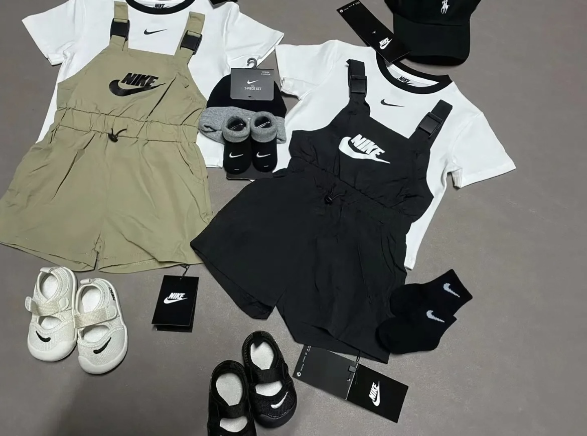 ✔️日單 𝐍𝐢𝐤𝐞 短袖上衣+背帶褲套裝