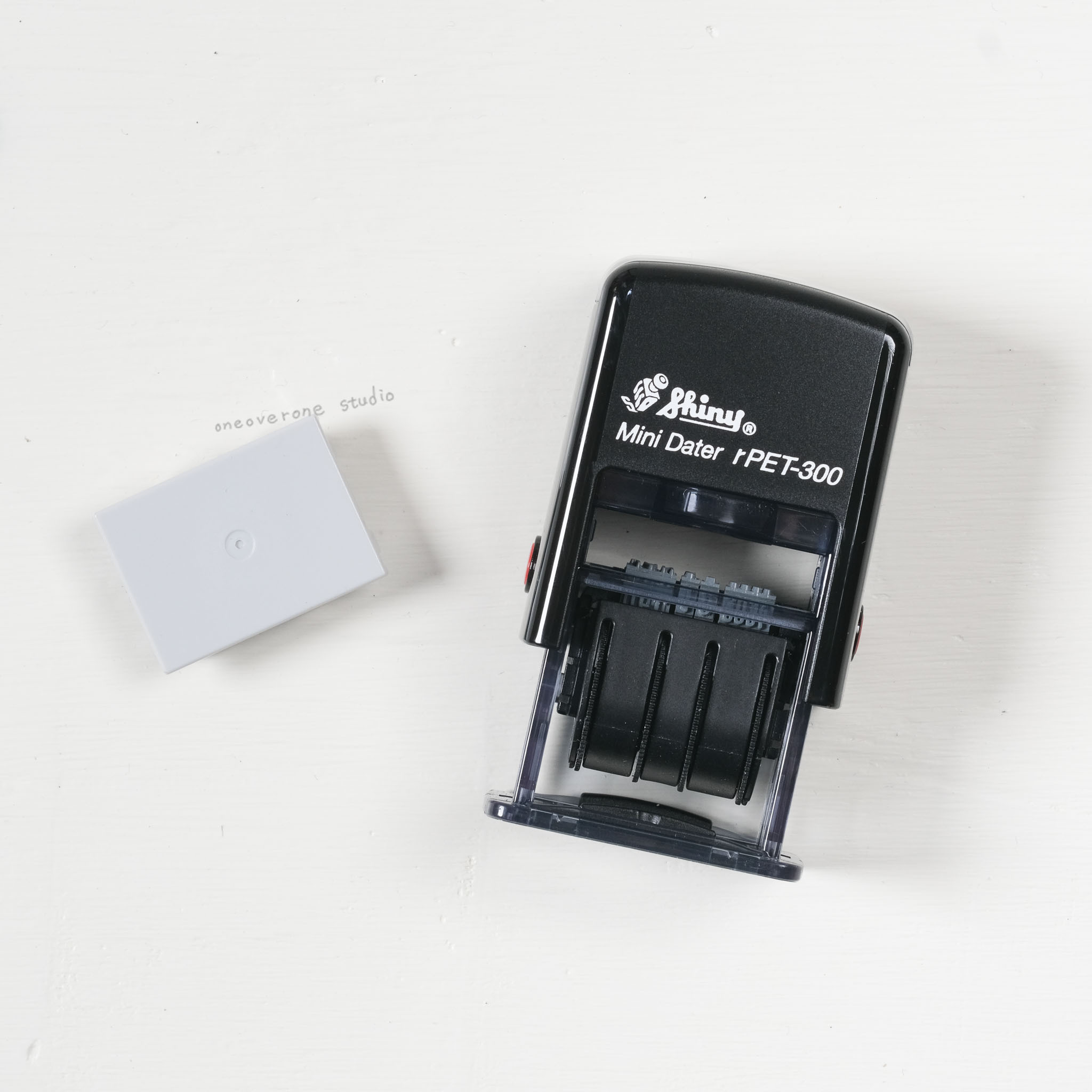 可以加自己喜歡墨水的自動日期章 rPET-300B/Shiny/TAIWAN