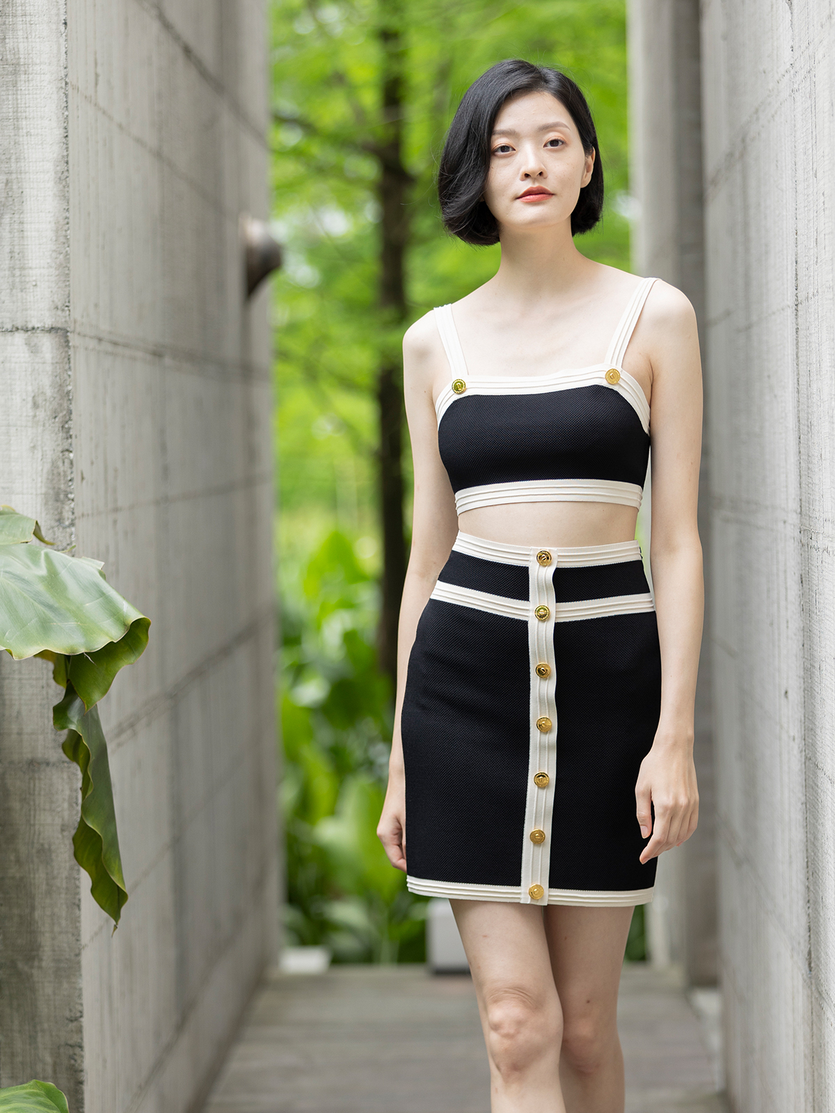 Elisabetta Franchi 滾邊雙色金釦短版背心 (黑)