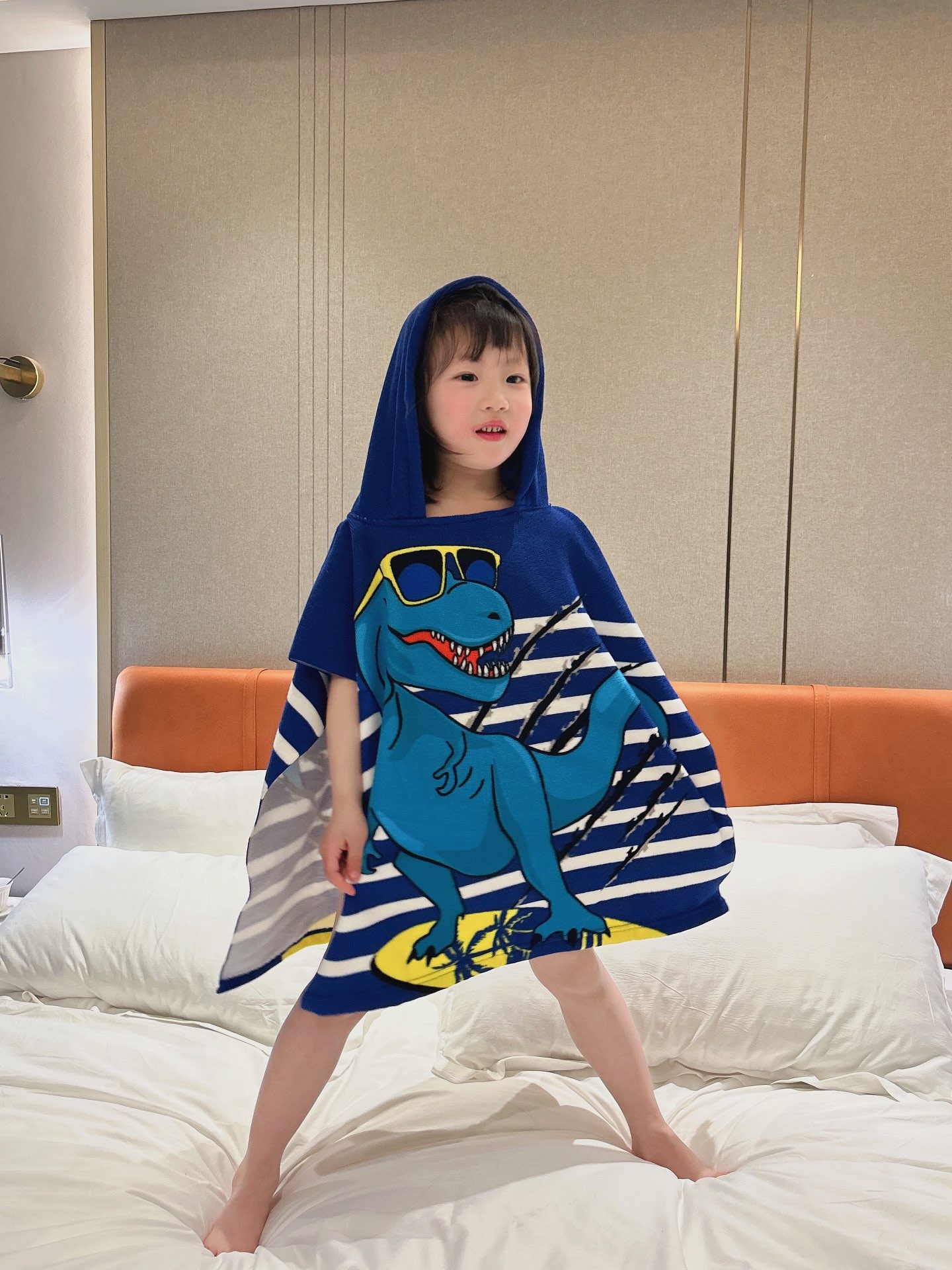 AF05BL_SS23_C🕶️🦖黑超恐龍連帽浴巾(pre-order)