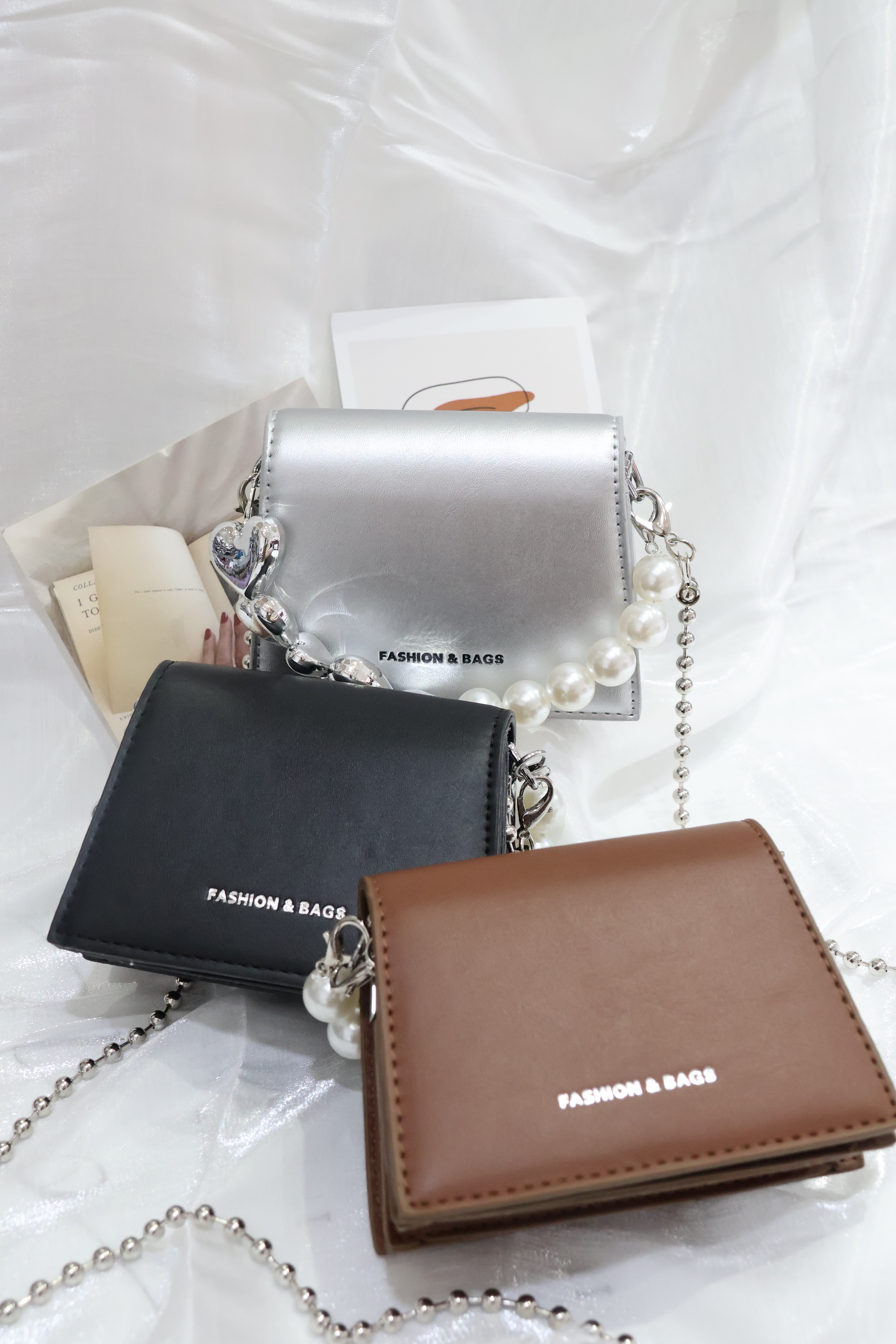 ins鏈條珍珠愛心小方包🖤