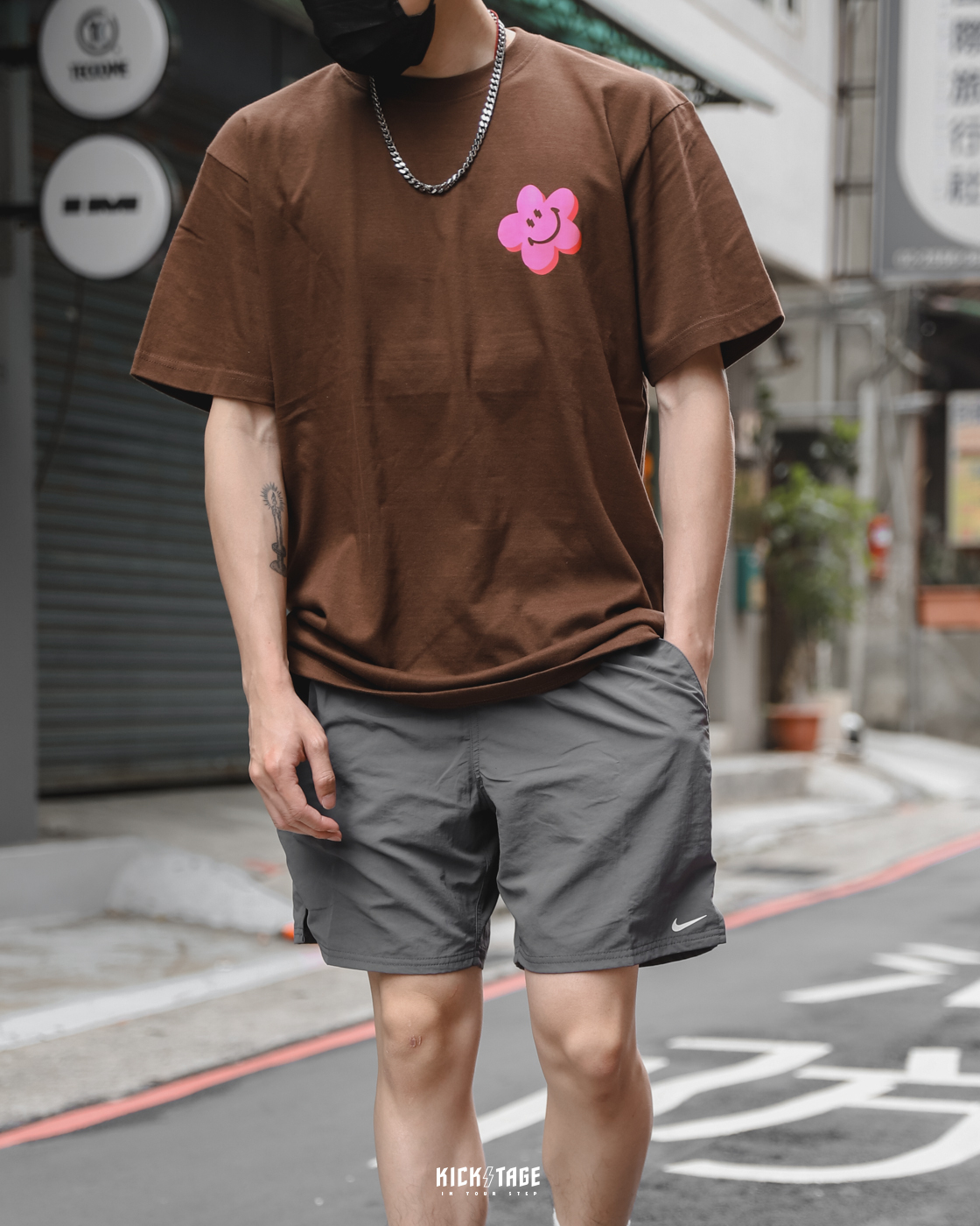 **特價商品售出無退換**#KEEP FLORAL PACK TEE 黑色 咖啡色 白色 剪紙窗花 小花 串標 閃電微笑 Q版塗鴉 純棉 短T 成人 兒童【KS157】