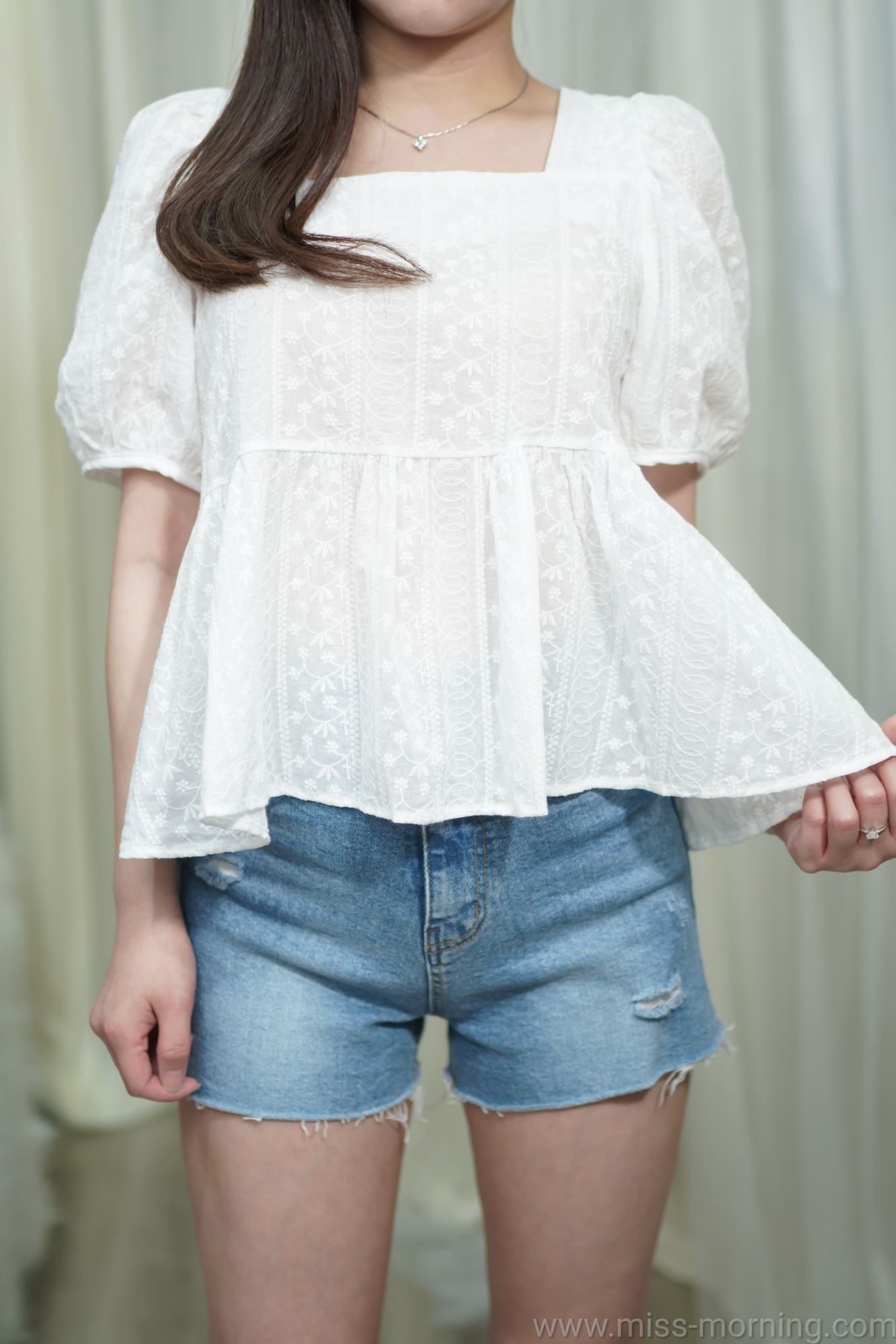 刺繡小花款上衣(13147)