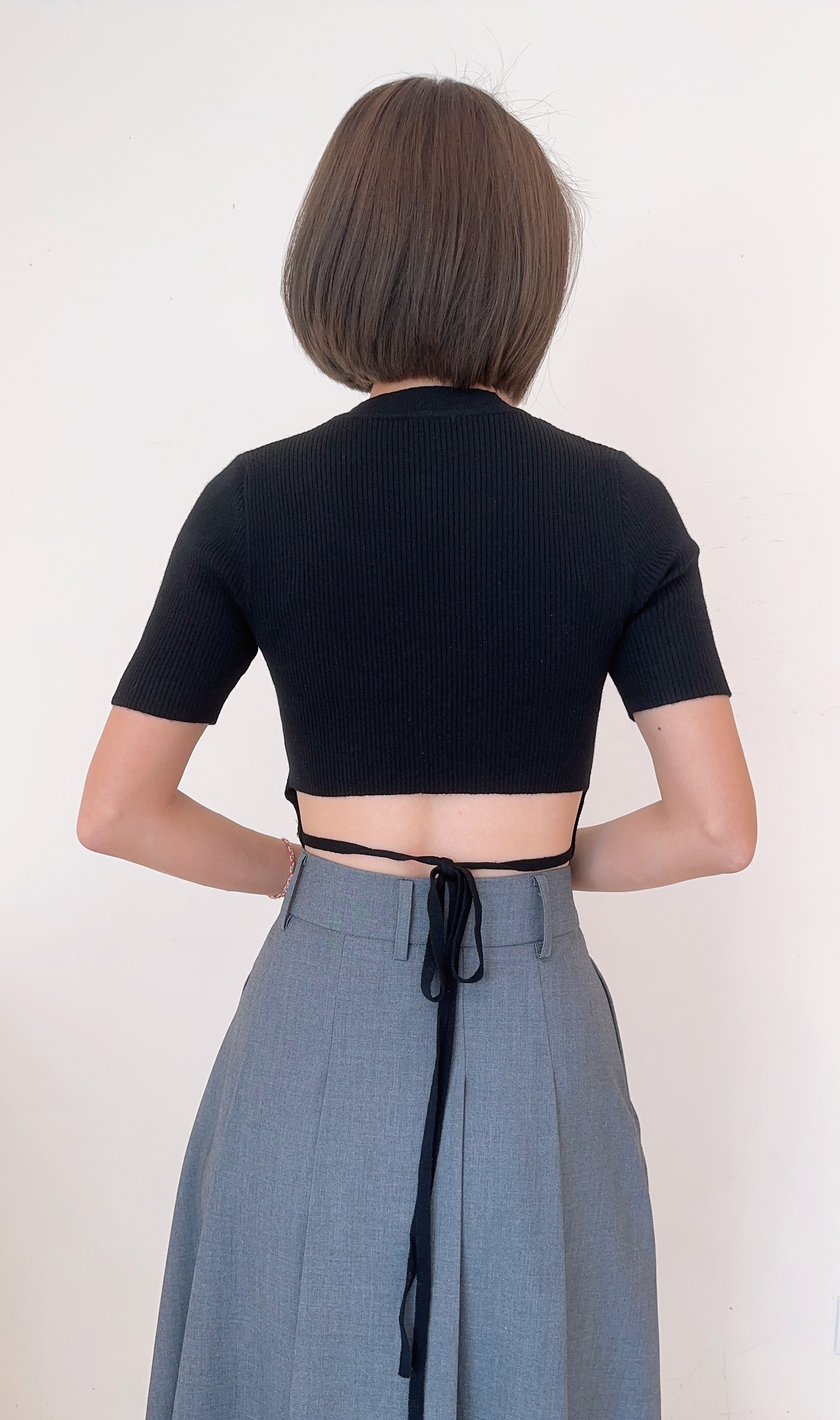 TIE BACKLESS KNIT TOP