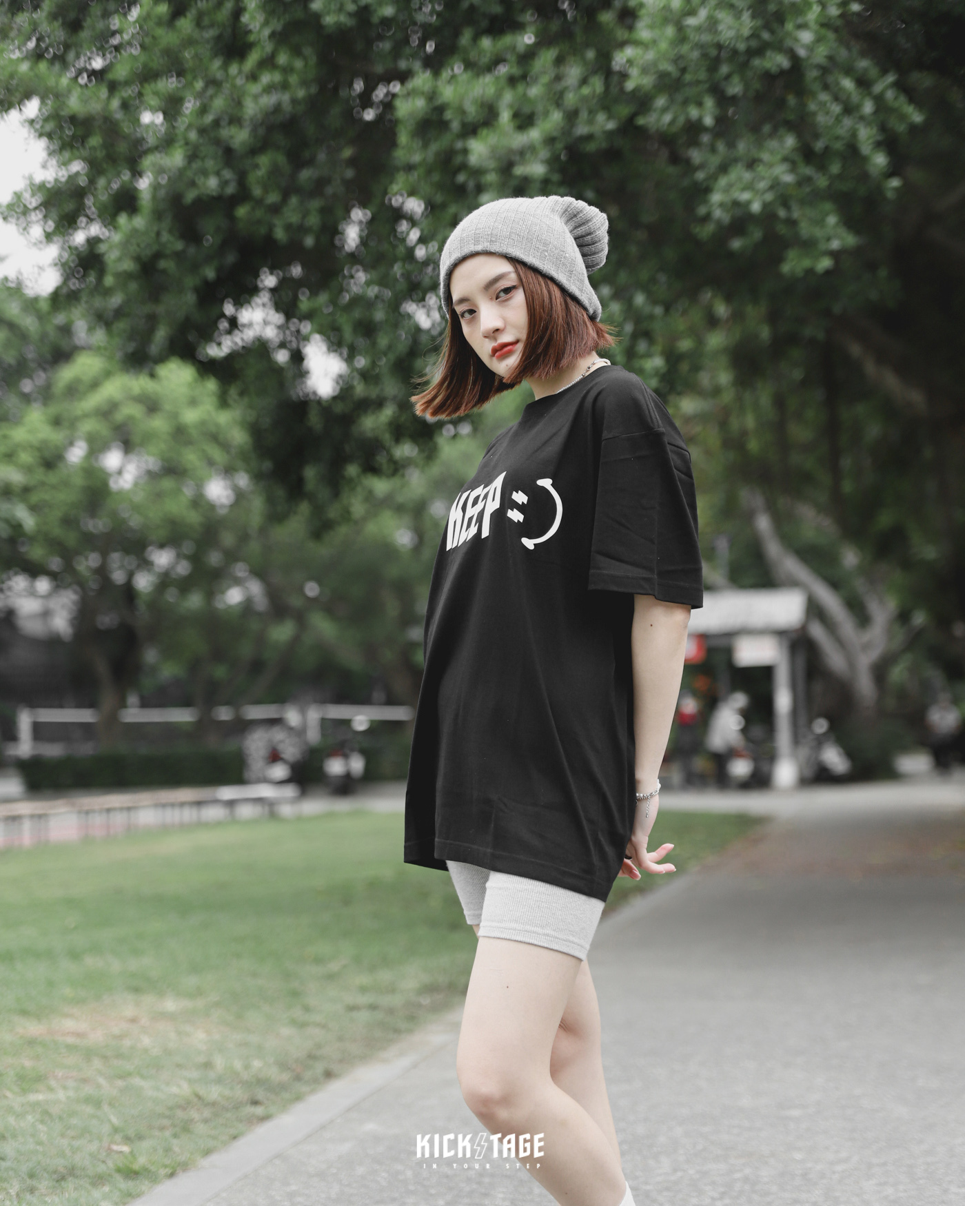 **特價商品售出無退換**#KEEP CORE ESS TEE 白色 黑色 摩卡 奶茶 燕麥 閃電微笑 笑臉 LOGO 基本款 重磅 純棉 短T【KS70】