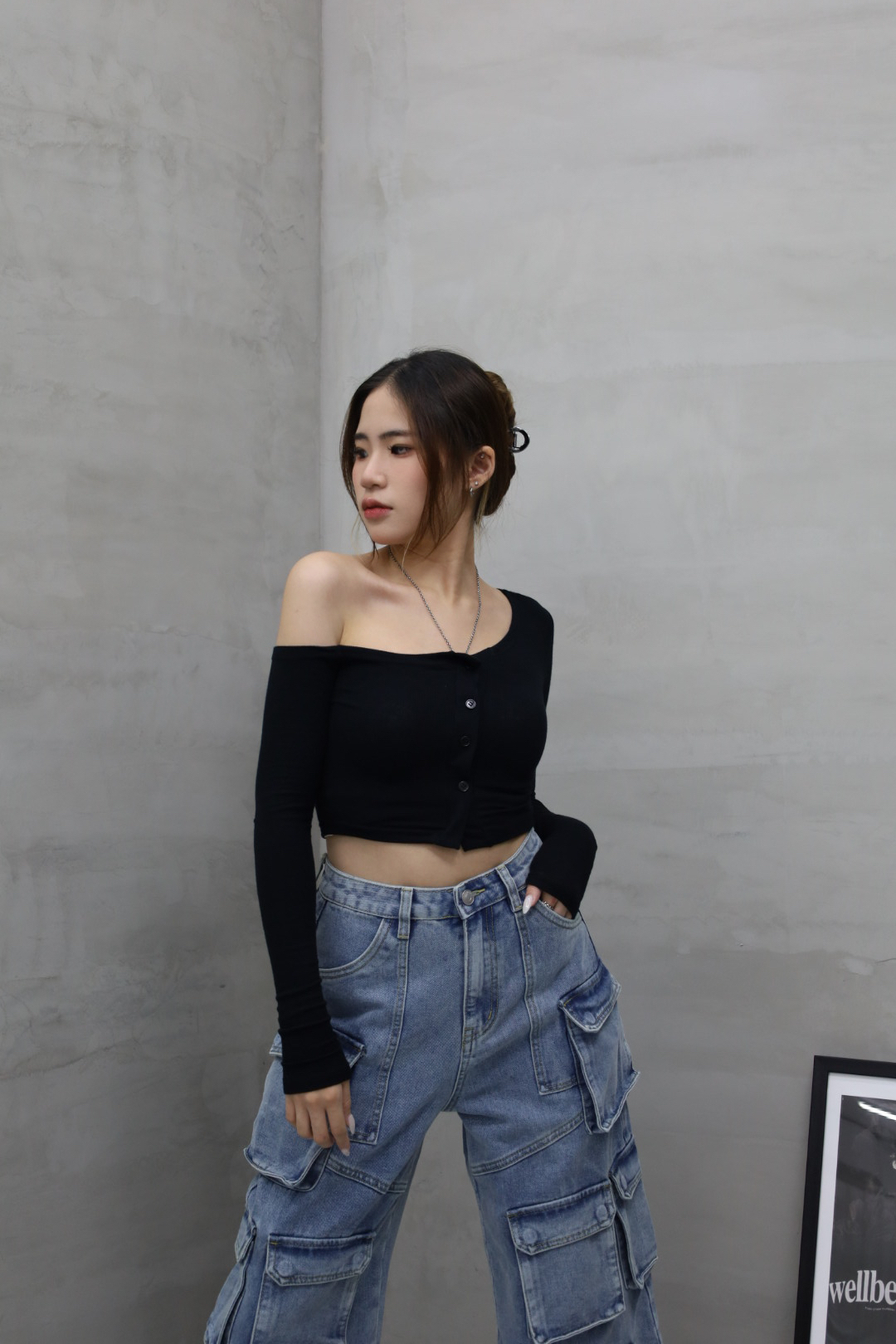 斜肩排扣薄長袖上衣