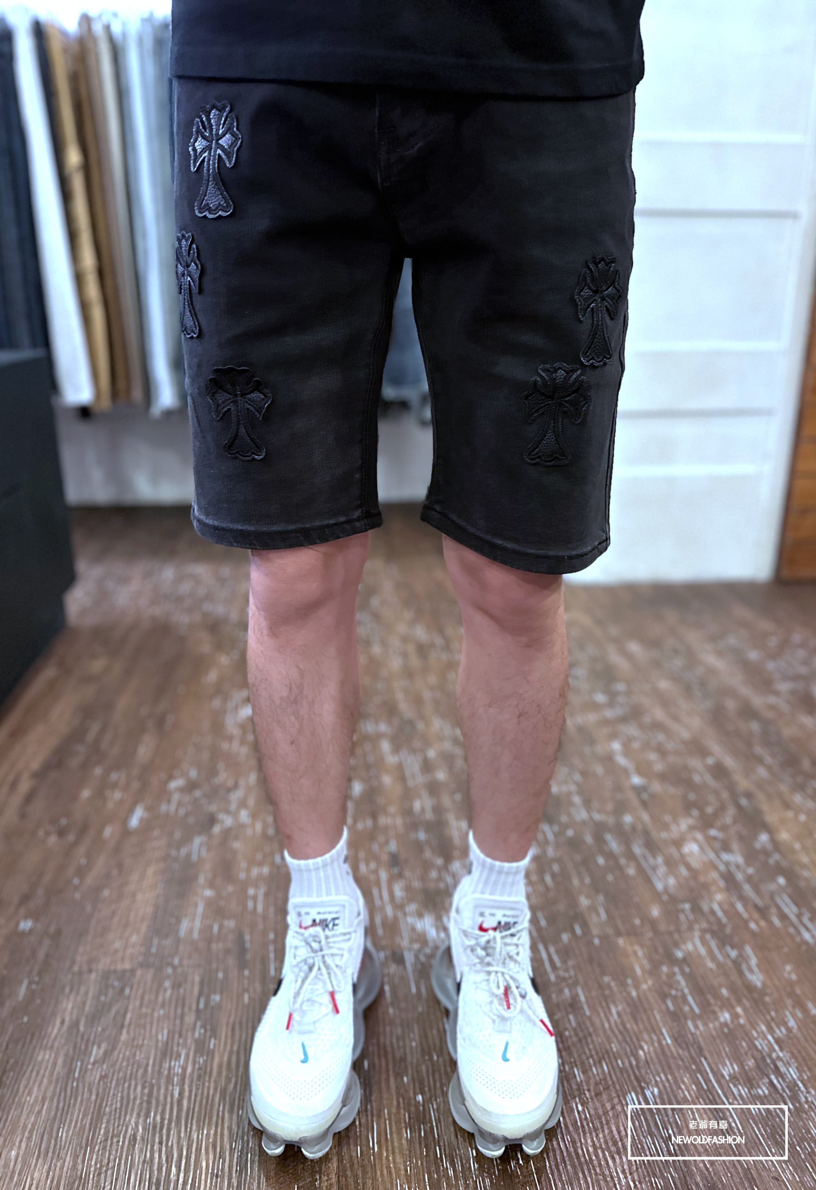 『新品上市』重磅十字皮革補丁牛仔短褲(NOF2304269)