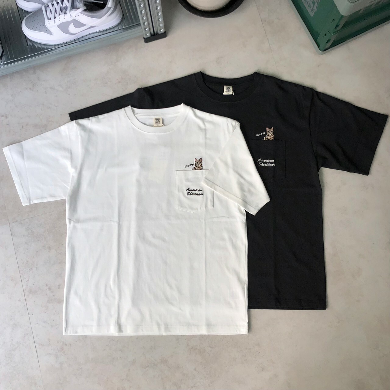 Power To The People 貓咪刺繡短袖口袋T恤 3501041-103